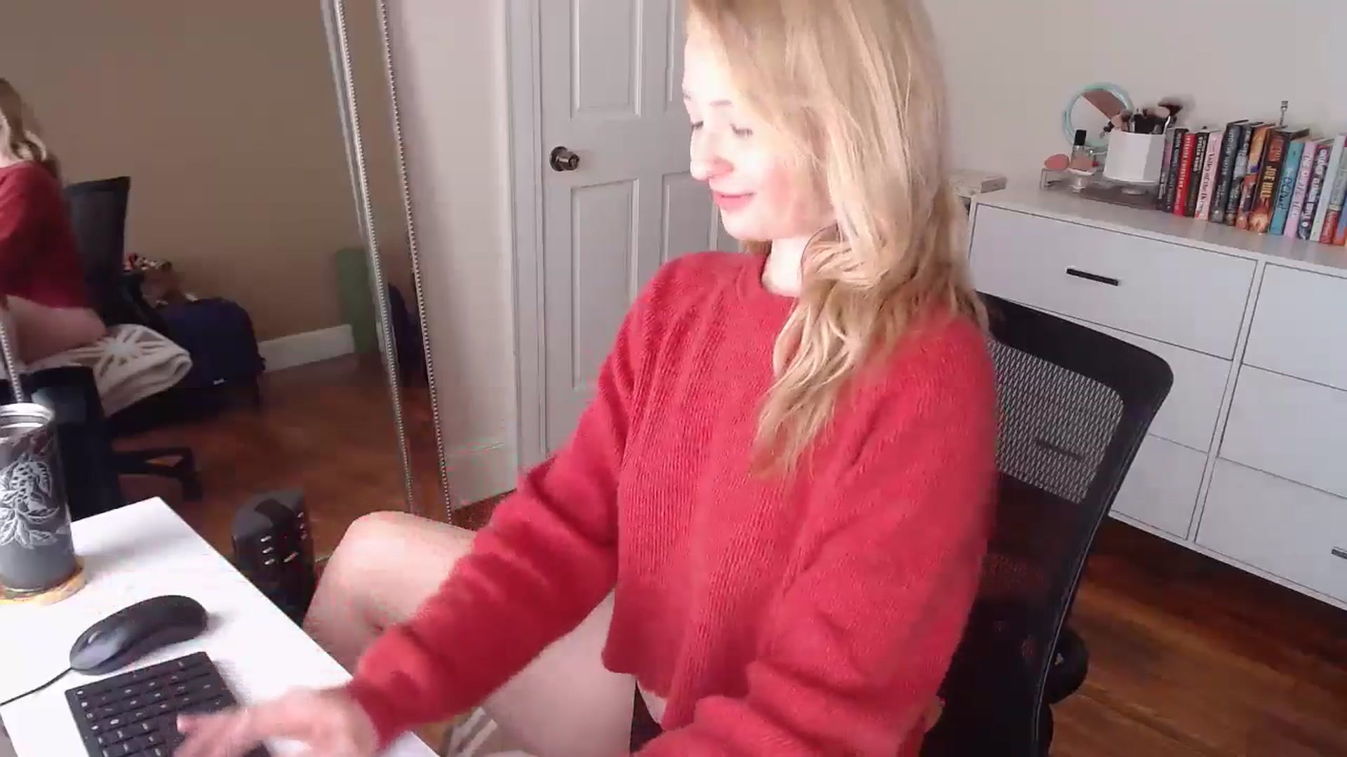 Gallery image thumbnail from TheFuckFairy's myfreecams stream on, 04/18/2025, 14:49 image 18 of 20