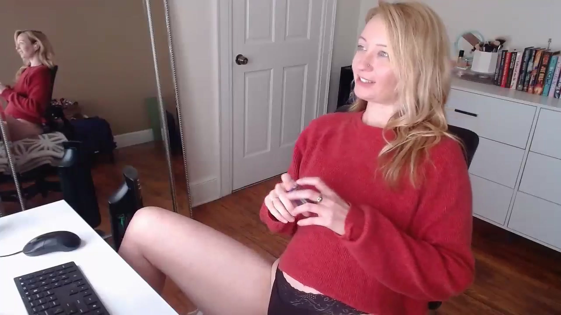 Gallery image thumbnail from TheFuckFairy's myfreecams stream on, 04/18/2025, 15:52 image 17 of 20