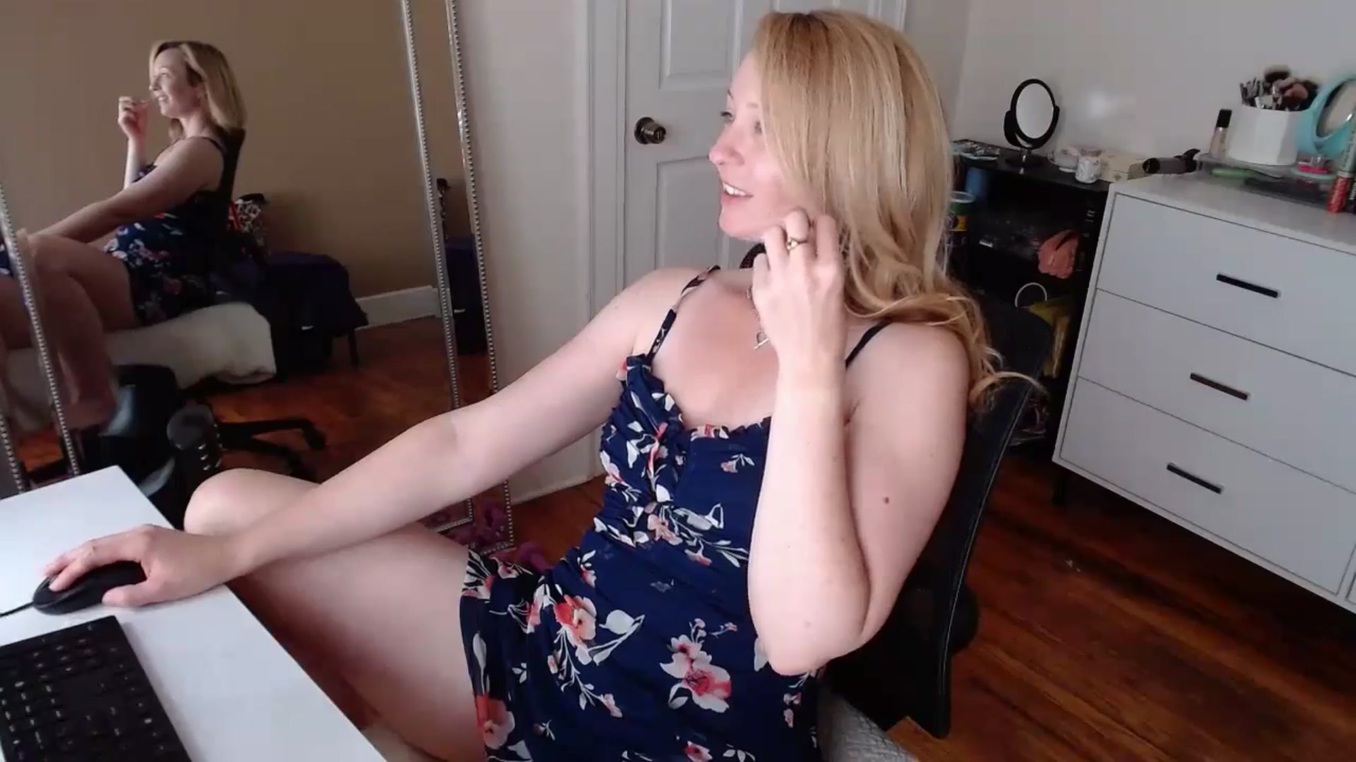 Gallery image thumbnail from TheFuckFairy's myfreecams stream on, 05/18/2025, 15:54 image 7 of 20