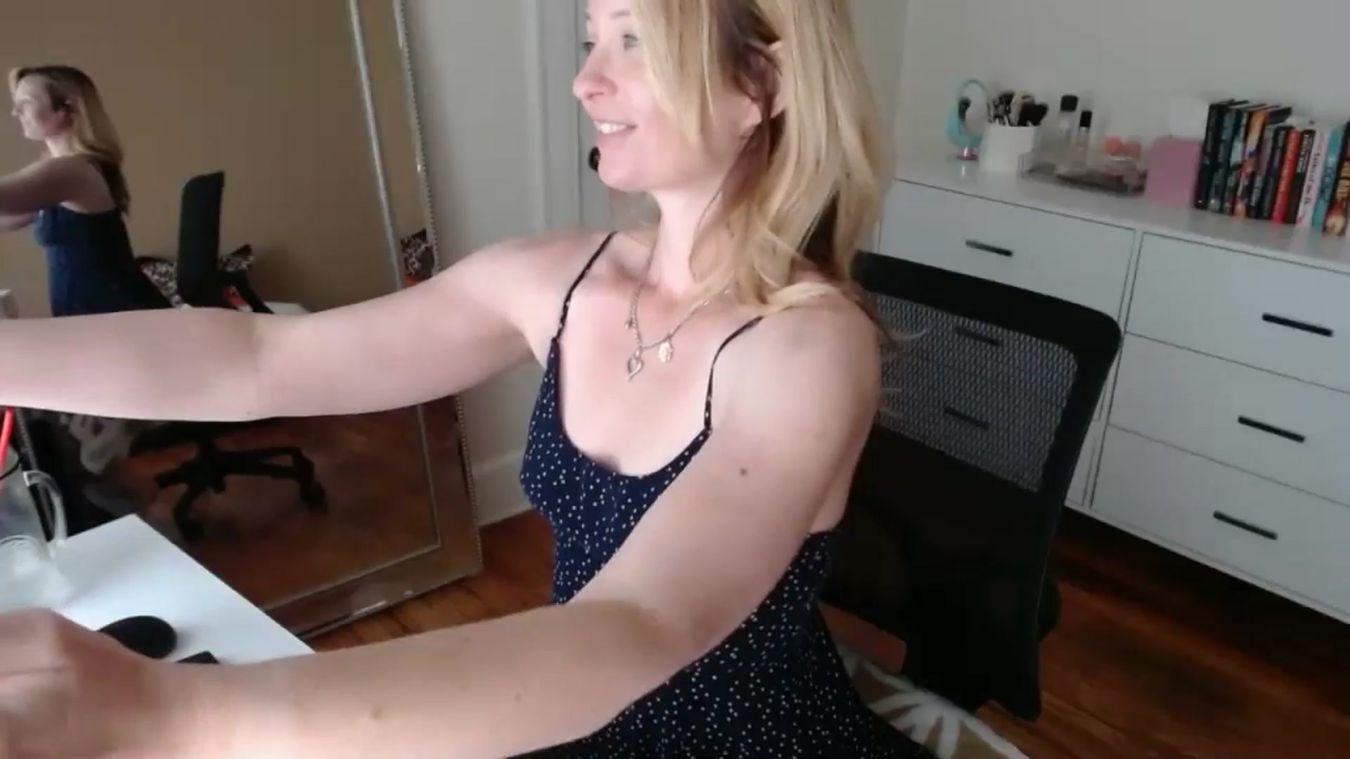 Gallery image thumbnail from TheFuckFairy's myfreecams stream on, 06/11/2025, 17:42 image 5 of 20