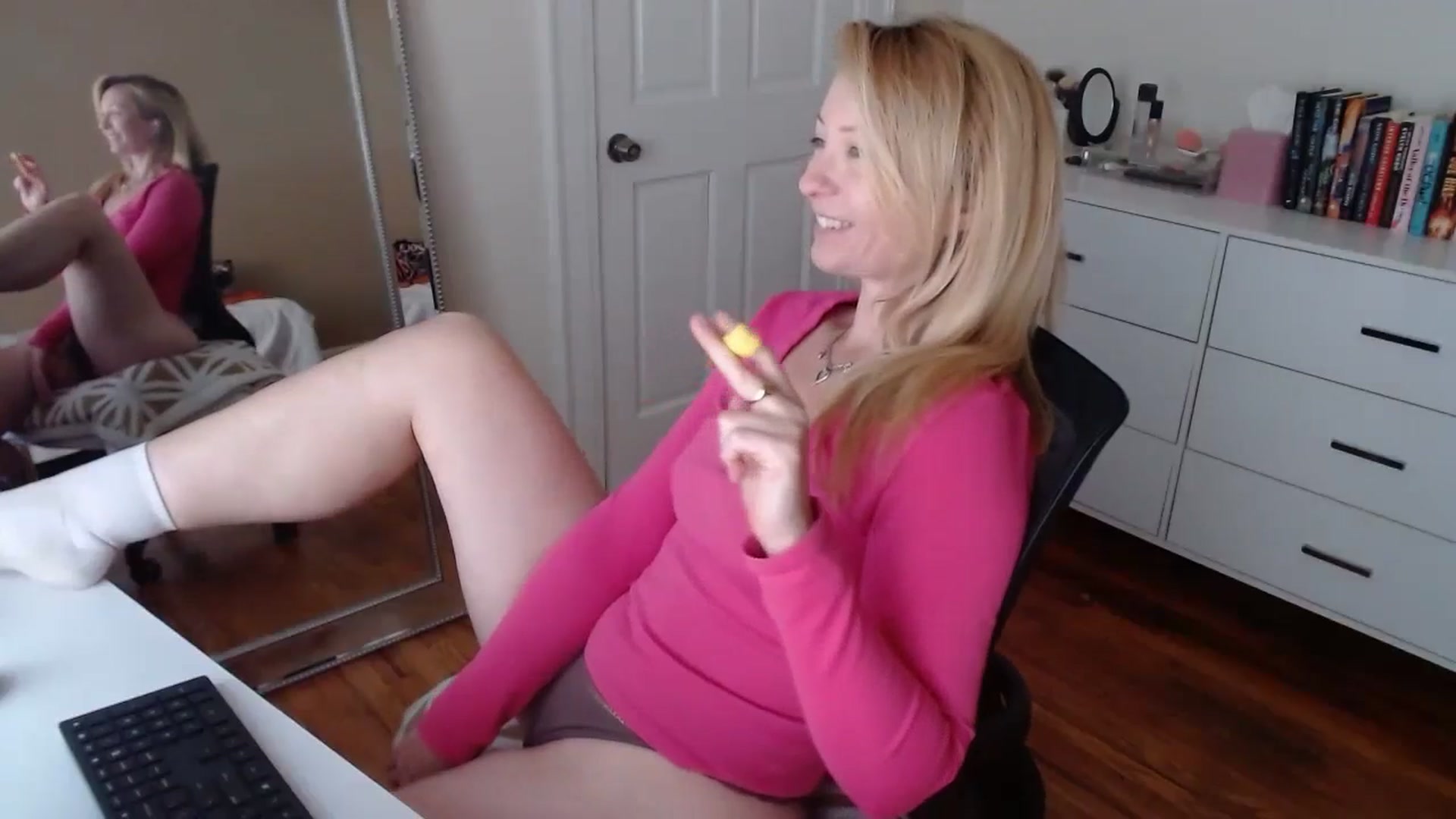Gallery image thumbnail from TheFuckFairy's myfreecams stream on, 06/25/2025, 15:28 image 17 of 20