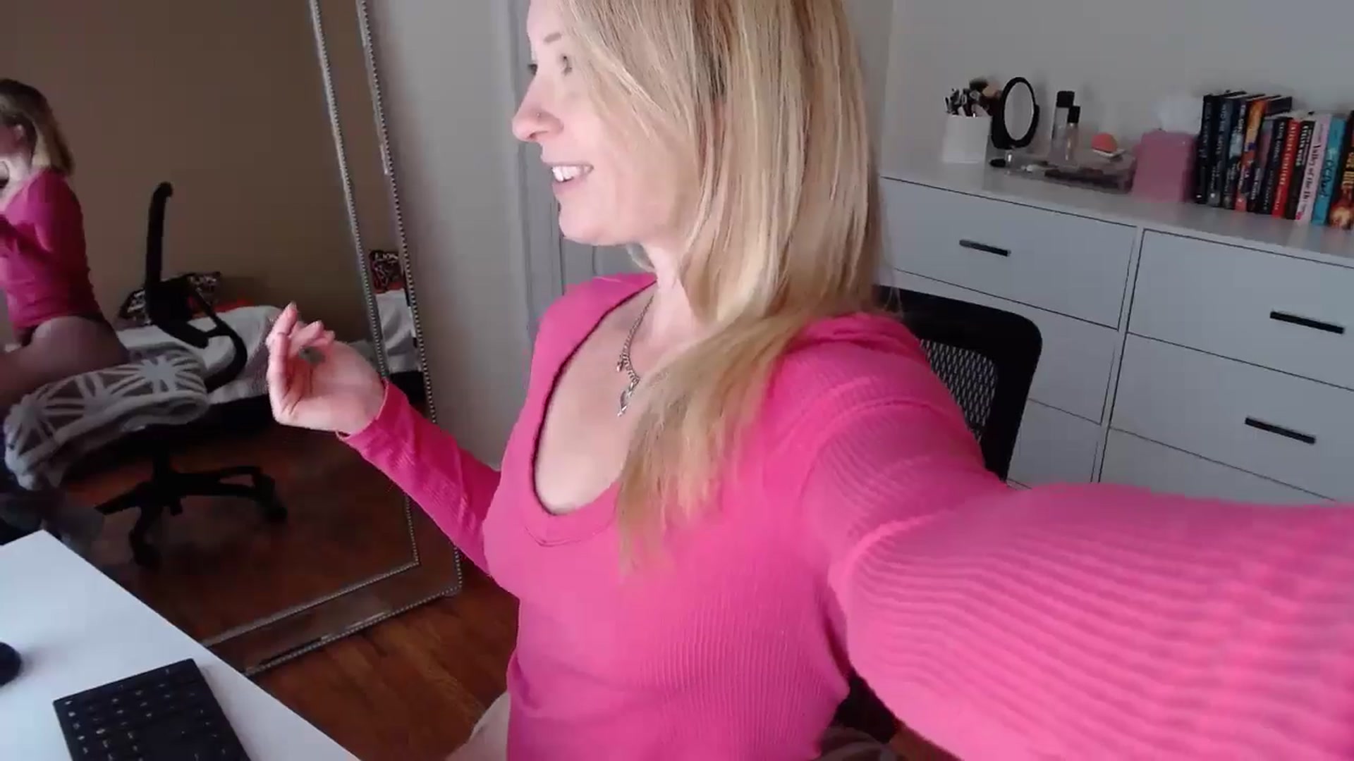 Gallery image thumbnail from TheFuckFairy's myfreecams stream on, 06/25/2025, 15:28 image 13 of 20