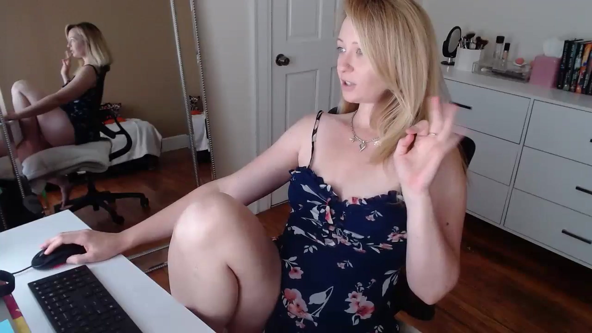 Gallery image thumbnail from TheFuckFairy's myfreecams stream on, 06/27/2025, 16:18 image 7 of 20