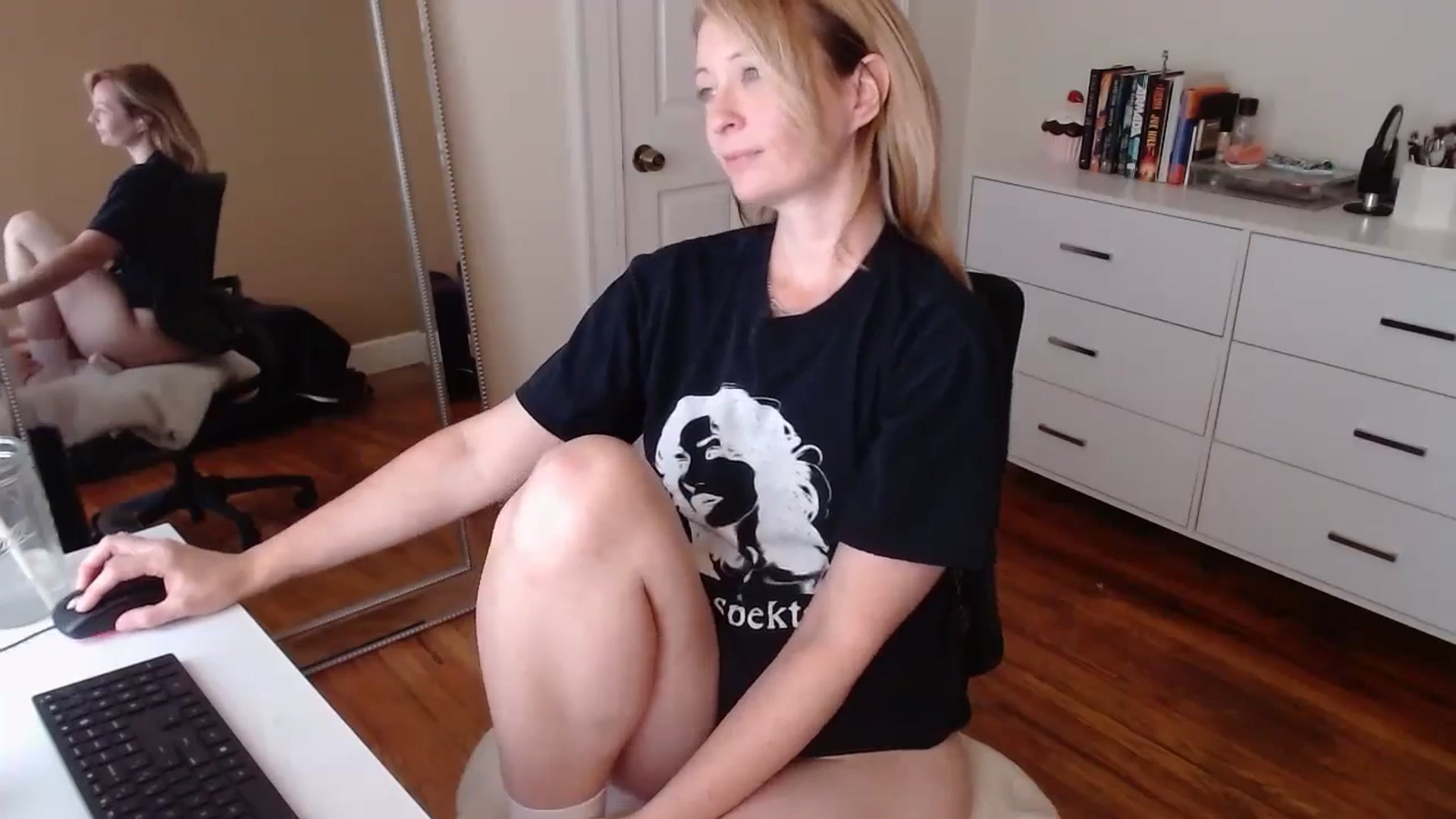 Gallery image thumbnail from TheFuckFairy's myfreecams stream on, 07/31/2025, 17:14 image 9 of 20