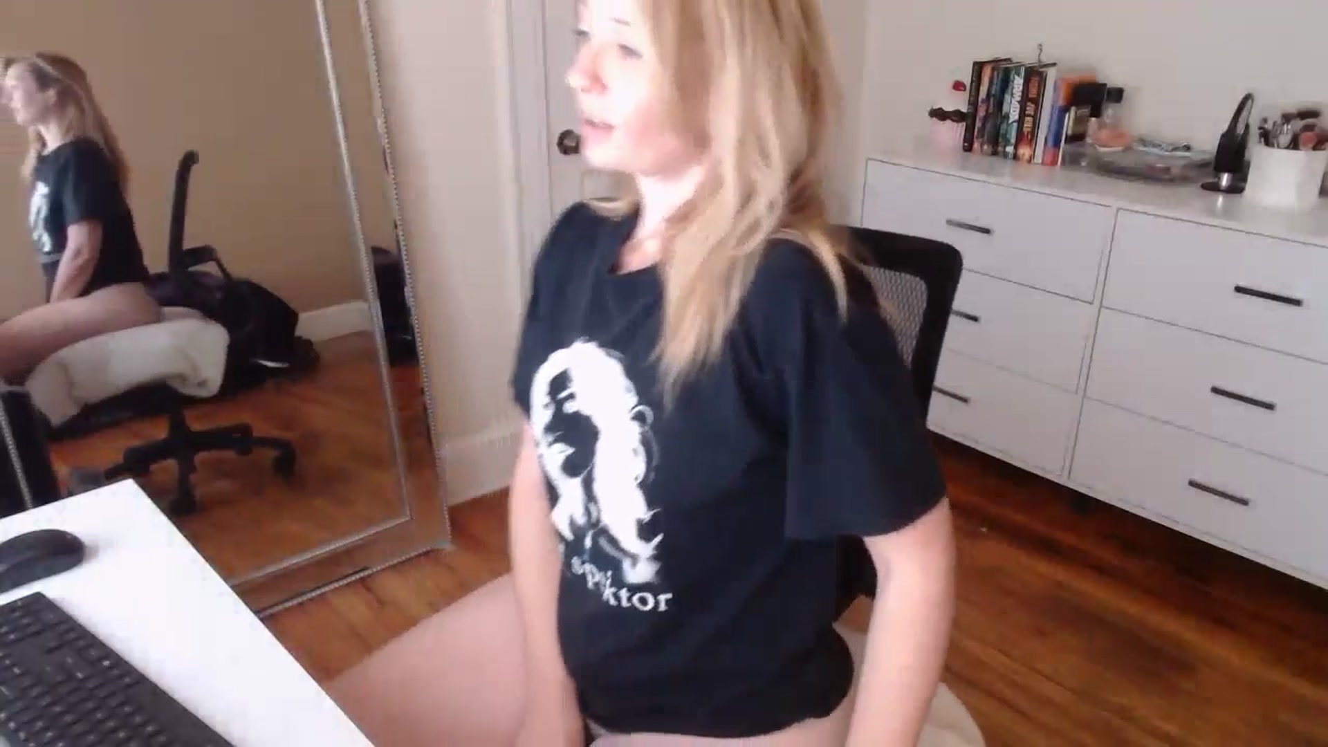 Gallery image thumbnail from TheFuckFairy's myfreecams stream on, 07/31/2025, 17:14 image 8 of 20