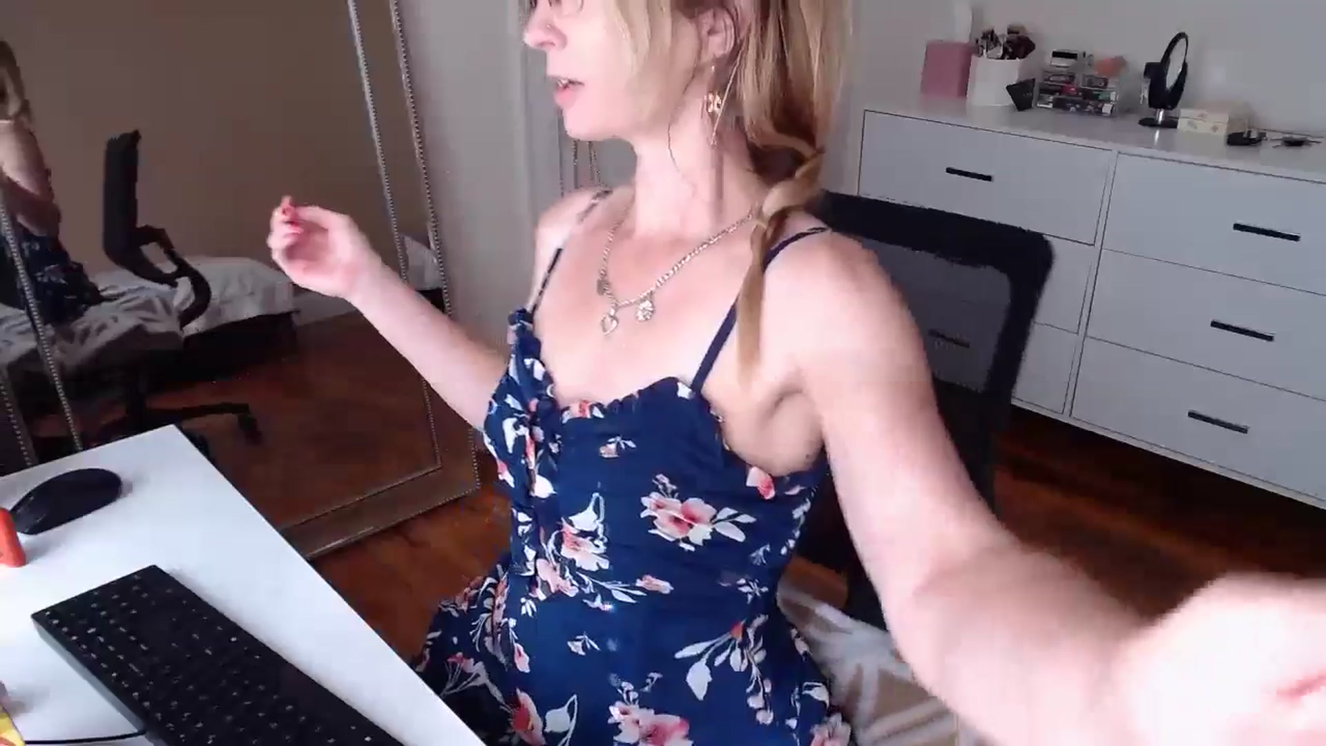 Gallery image thumbnail from TheFuckFairy's myfreecams stream on, 09/28/2025, 15:31 image 14 of 20