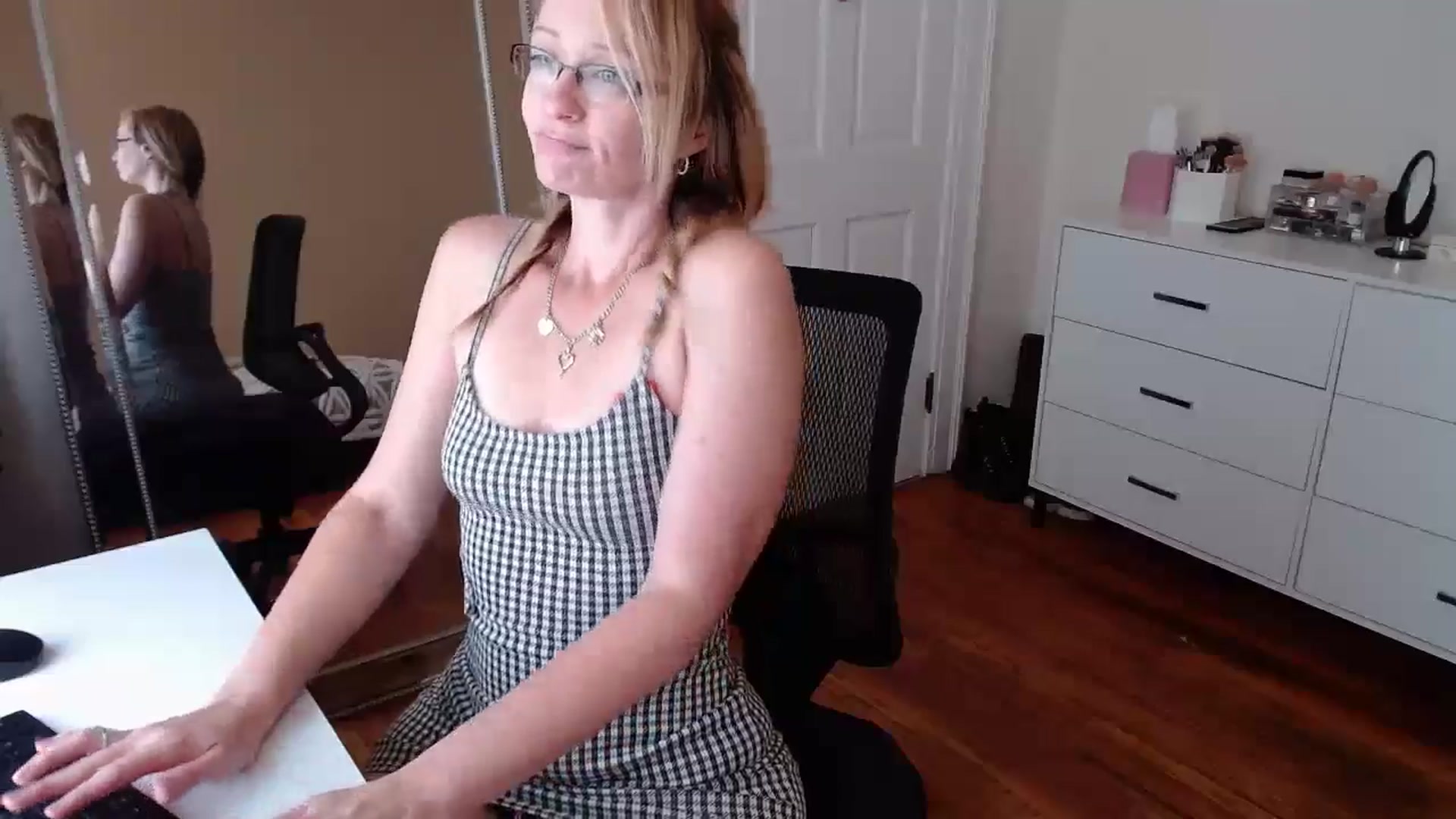 Gallery image thumbnail from TheFuckFairy's myfreecams stream on, 10/19/2025, 16:04 image 2 of 20