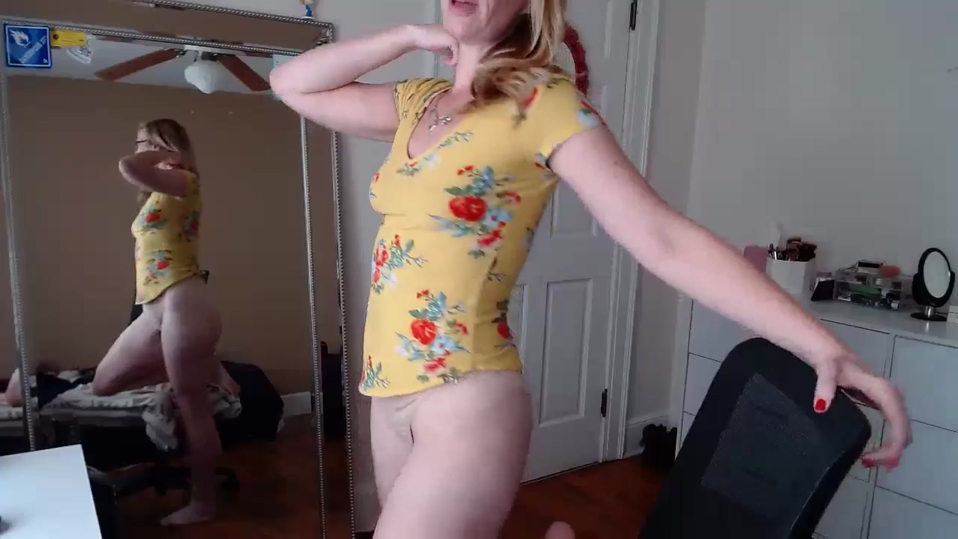 Gallery image thumbnail from TheFuckFairy's myfreecams stream on, 11/13/2025, 18:21 image 18 of 20