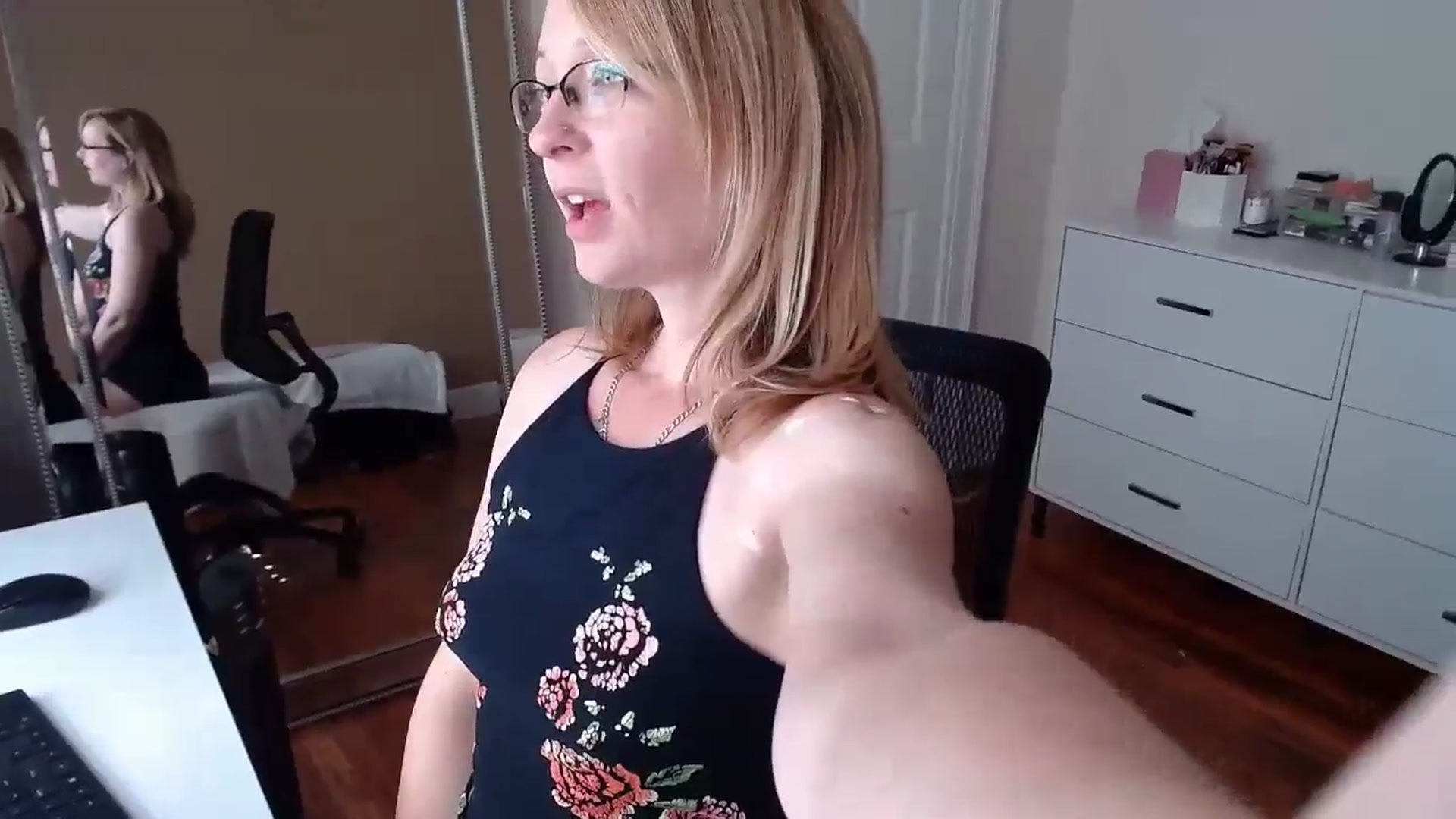 Gallery image thumbnail from TheFuckFairy's myfreecams stream on, 11/17/2025, 18:01 image 11 of 20