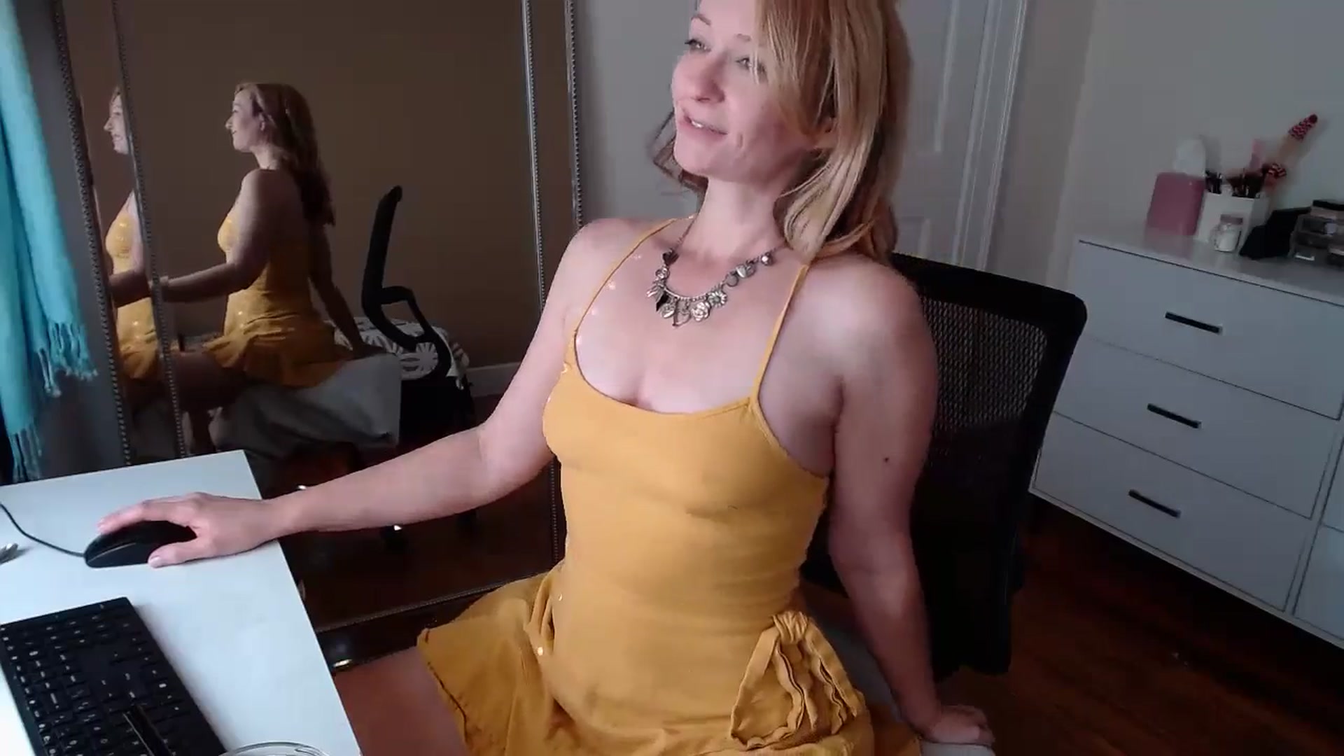 Gallery image thumbnail from TheFuckFairy's myfreecams stream on, 12/14/2025, 17:09 image 15 of 20