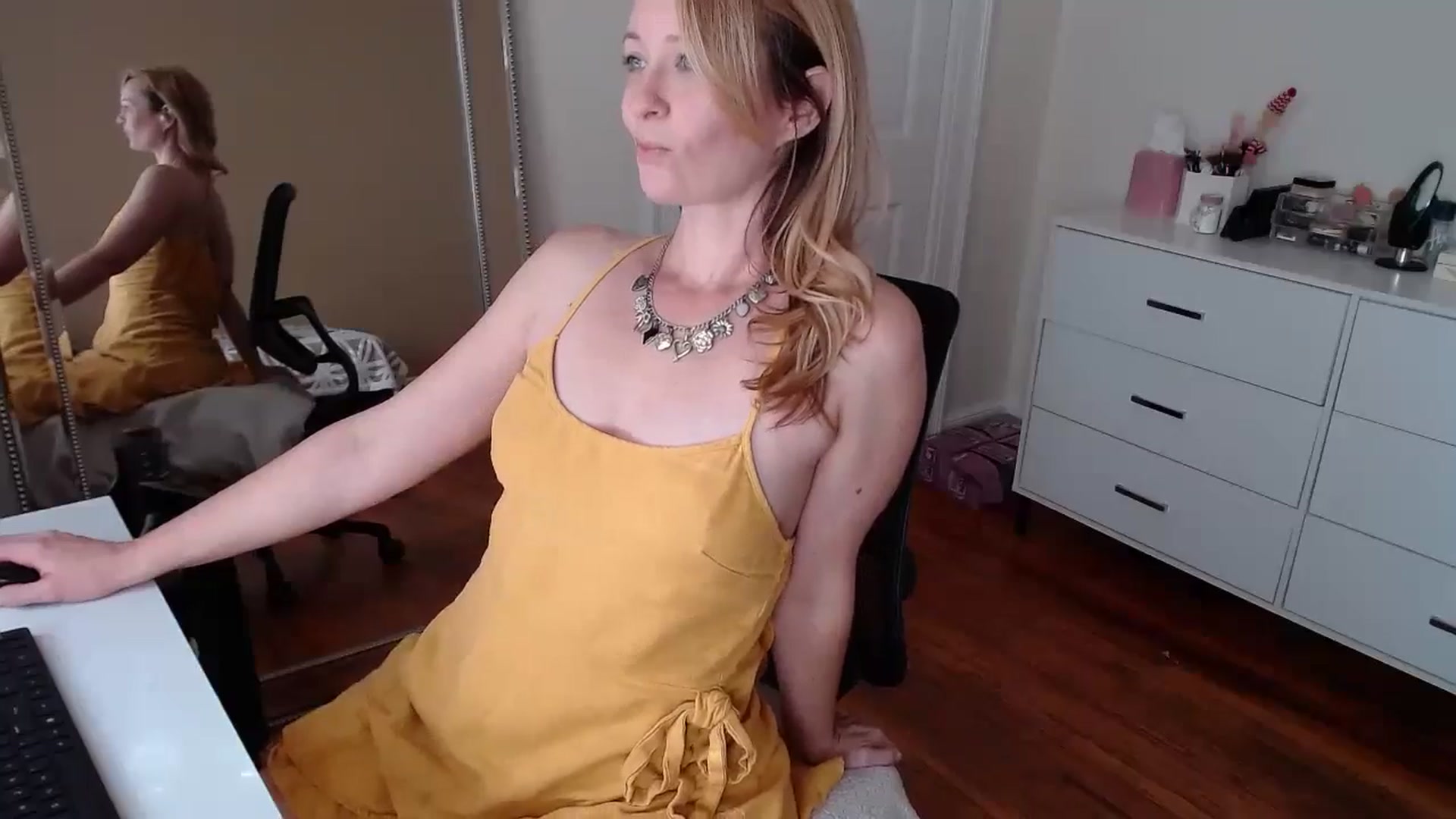 Gallery image thumbnail from TheFuckFairy's myfreecams stream on, 12/14/2025, 18:36 image 9 of 20