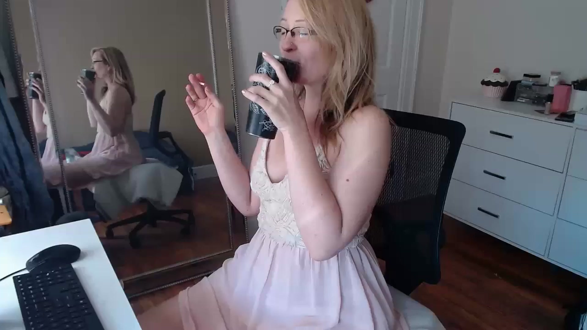 Gallery image thumbnail from TheFuckFairy's myfreecams stream on, 04/12/2026, 15:46 image 4 of 20