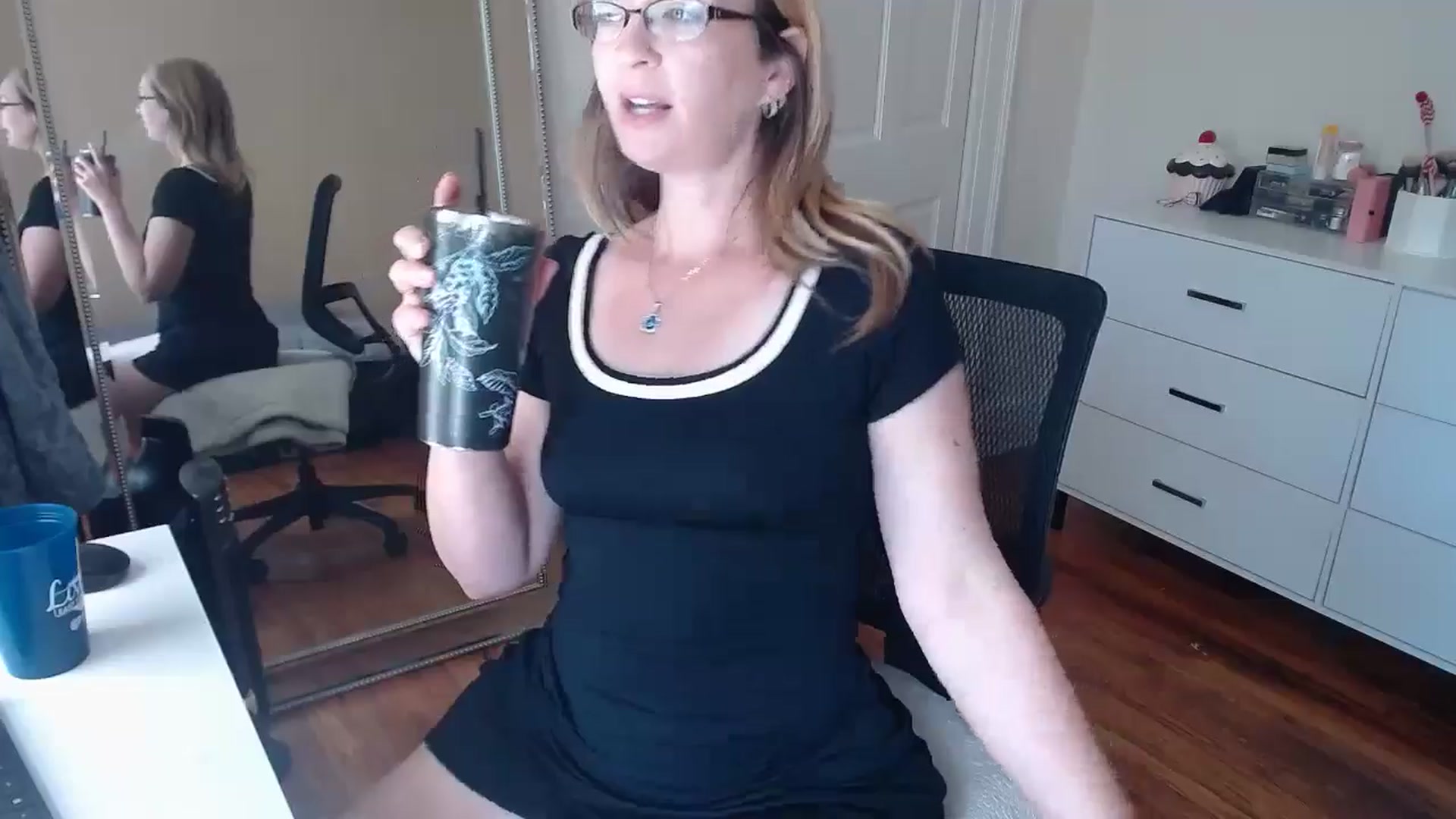Gallery image thumbnail from TheFuckFairy's myfreecams stream on, 04/21/2026, 16:36 image 4 of 20