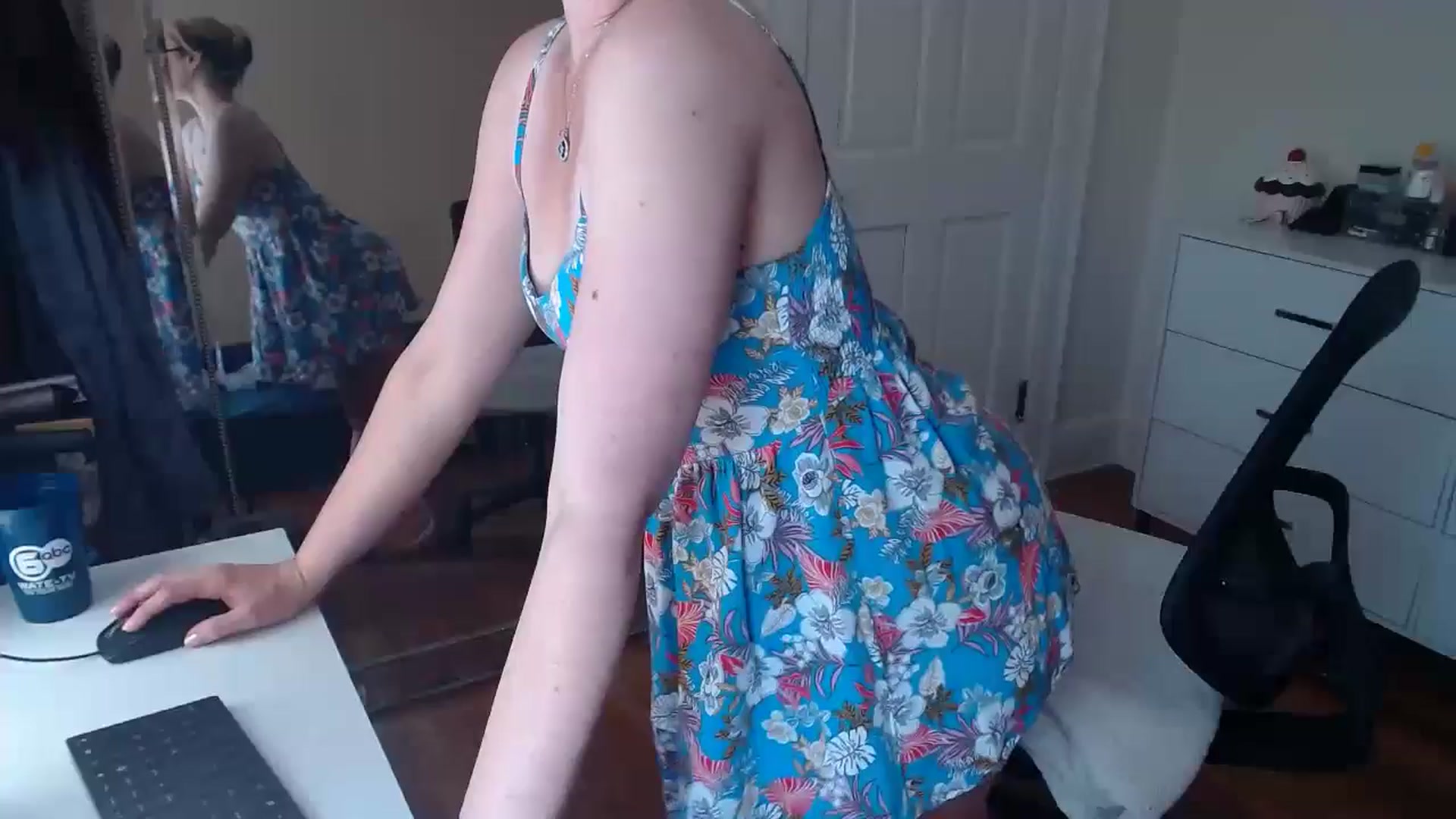 Gallery image thumbnail from TheFuckFairy's myfreecams stream on, 04/22/2026, 14:54 image 17 of 20
