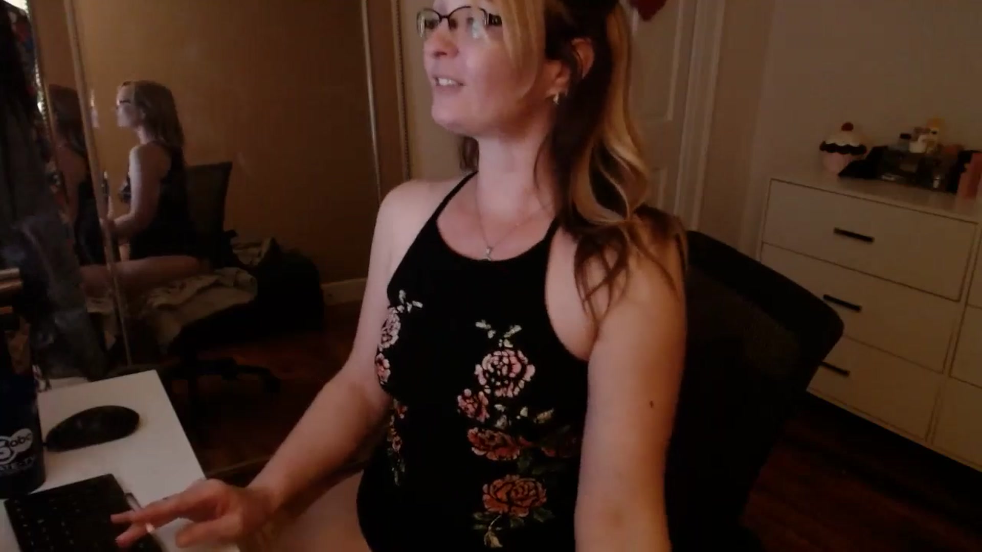 Gallery image thumbnail from TheFuckFairy's myfreecams stream on, 04/27/2026, 05:33 image 3 of 20