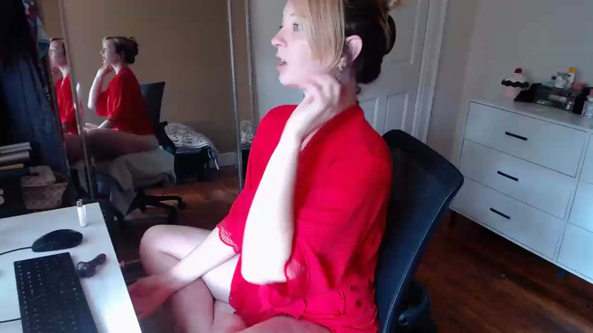Gallery image thumbnail from TheFuckFairy's myfreecams stream on, 04/30/2026, 16:02 image 8 of 20