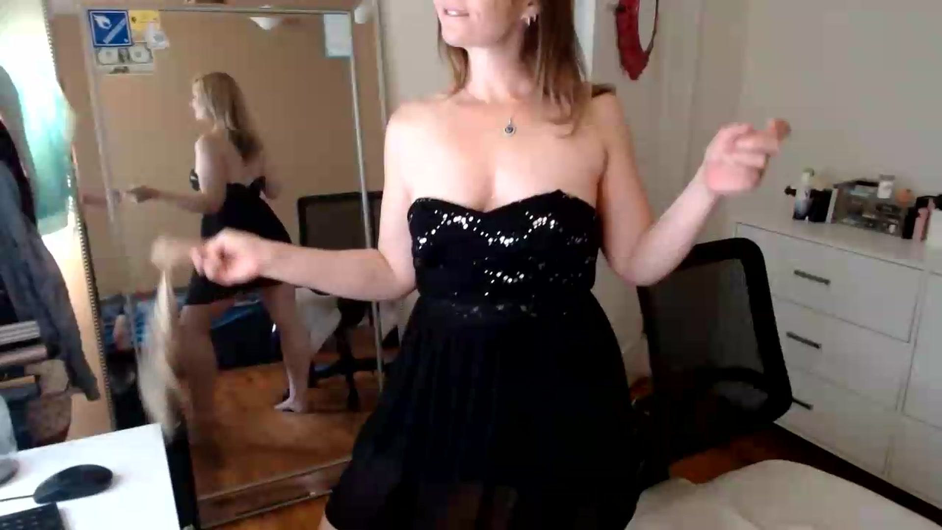 Gallery image thumbnail from TheFuckFairy's myfreecams stream on, 06/09/2026, 17:02 image 17 of 20
