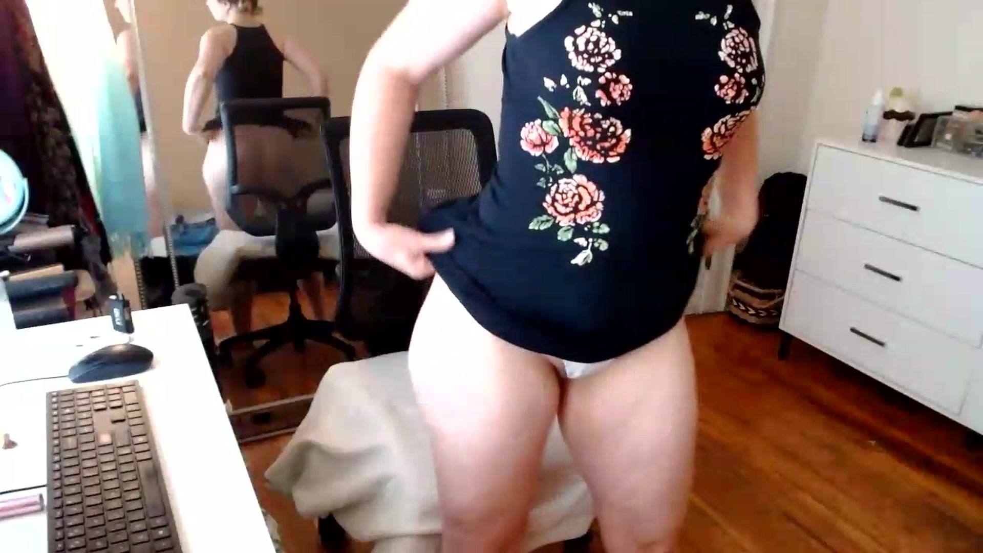 Gallery image thumbnail from TheFuckFairy's myfreecams stream on, 07/05/2026, 16:17 image 16 of 20