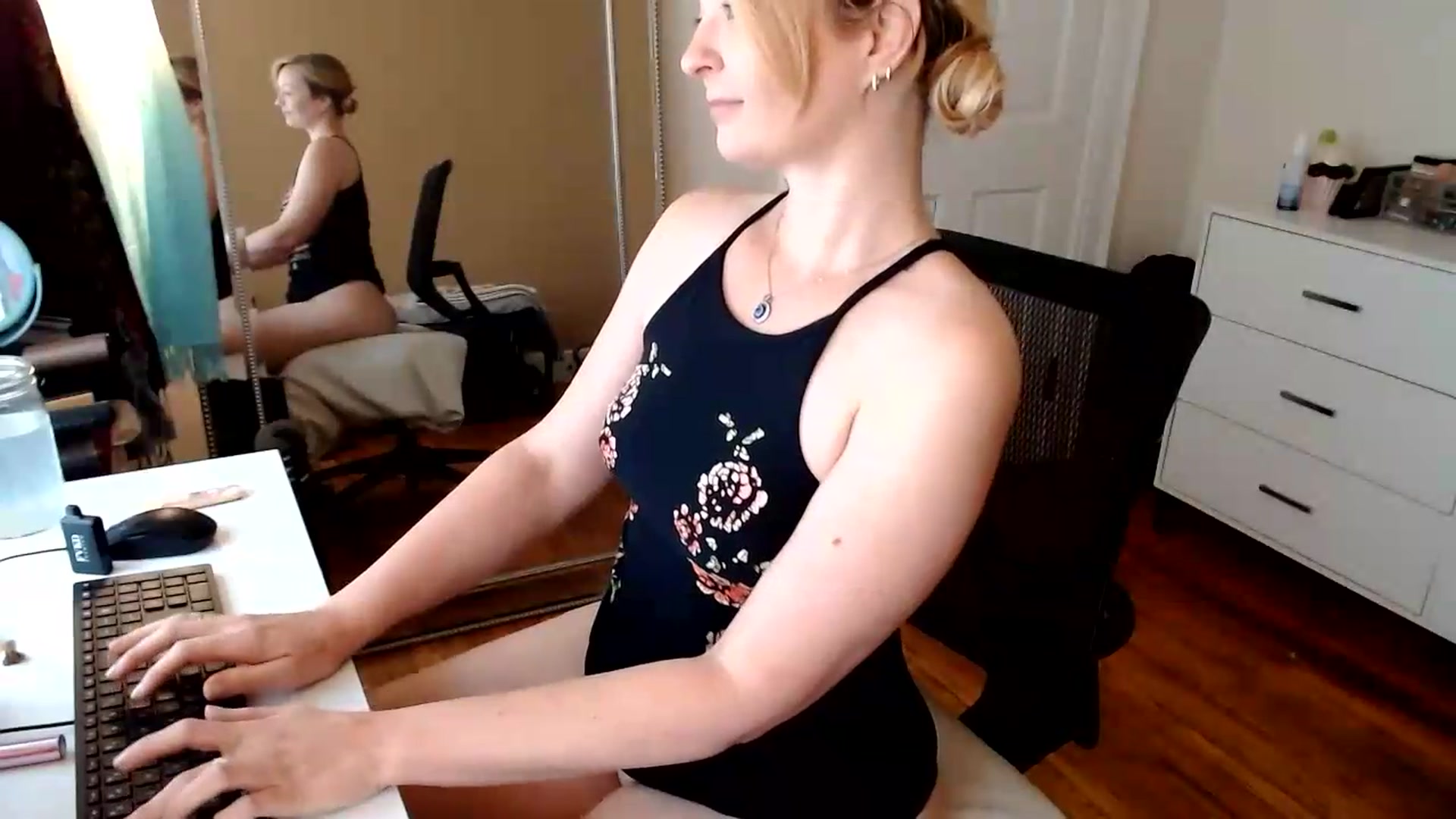 Gallery image thumbnail from TheFuckFairy's myfreecams stream on, 07/05/2026, 16:17 image 9 of 20