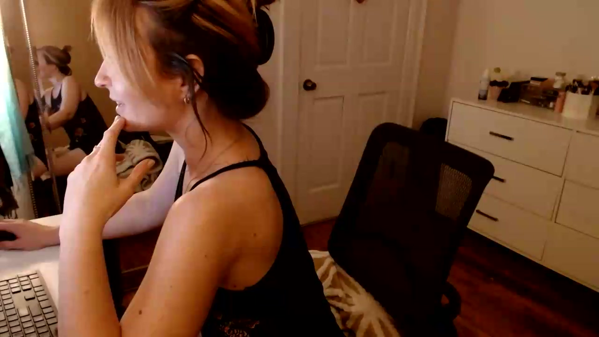 Gallery image thumbnail from TheFuckFairy's myfreecams stream on, 07/06/2026, 06:31 image 12 of 20