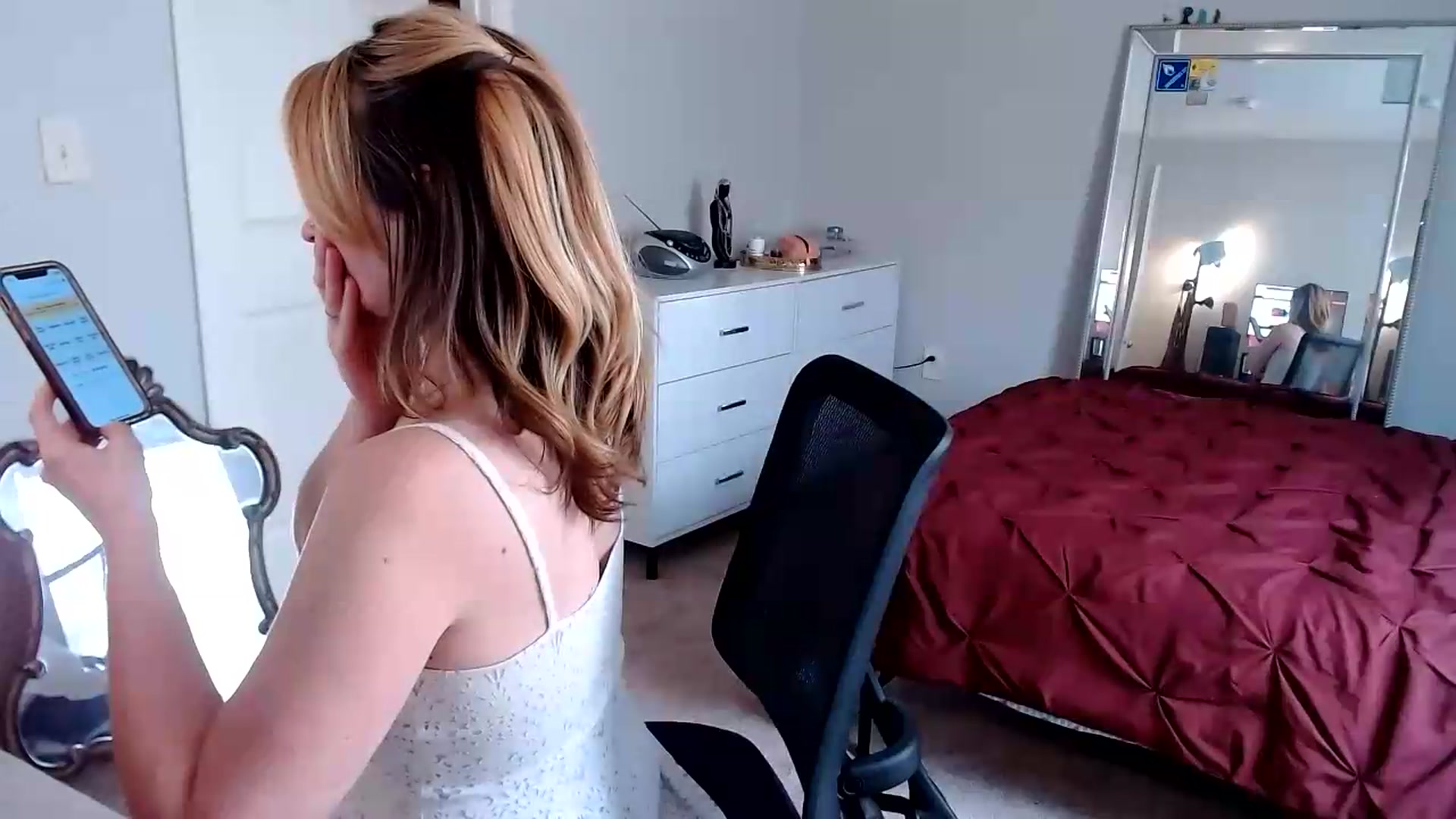 Gallery image thumbnail from TheFuckFairy's myfreecams stream on, 08/18/2026, 15:42 image 15 of 20