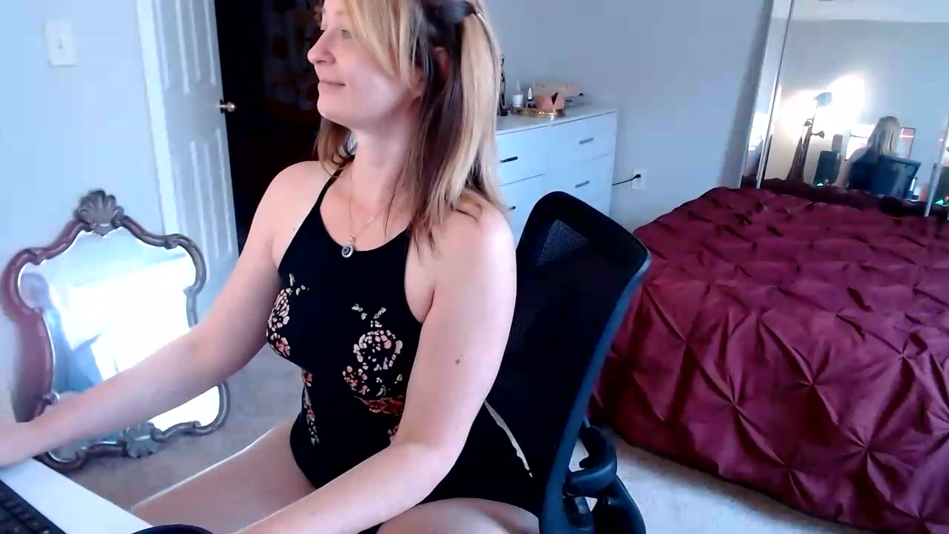 Gallery image thumbnail from TheFuckFairy's myfreecams stream on, 08/23/2026, 15:17 image 3 of 20