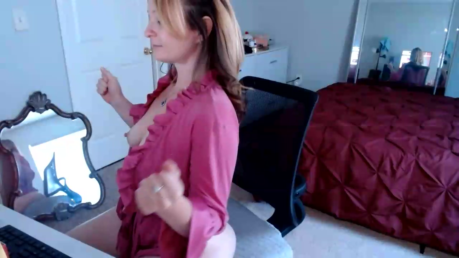 Gallery image thumbnail from TheFuckFairy's myfreecams stream on, 09/03/2026, 17:11 image 4 of 20