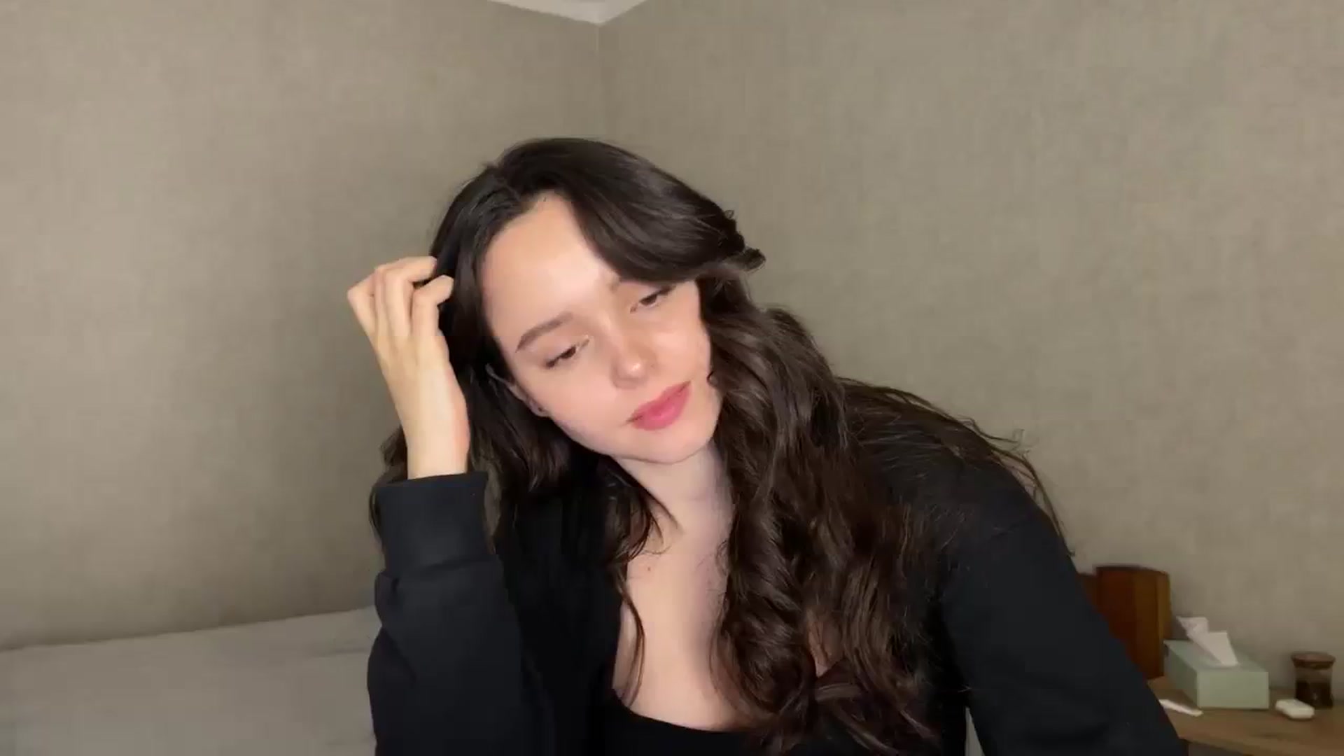 Gallery image thumbnail from TheGirl_'s myfreecams stream on, 01/06/2024, 03:11 image 1 of 20