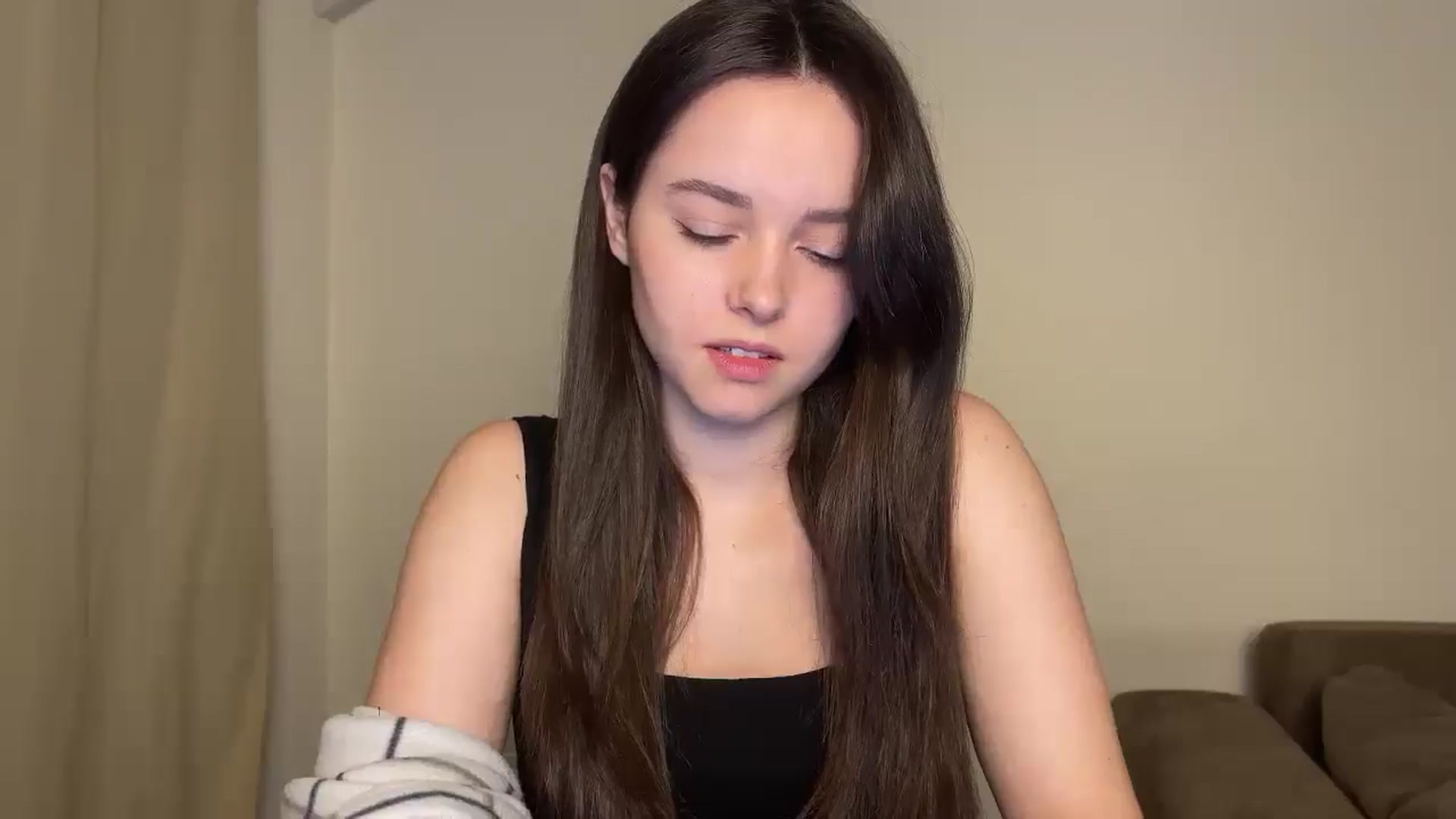 Gallery image thumbnail from TheGirl_'s myfreecams stream on, 07/03/2024, 17:34 image 18 of 20
