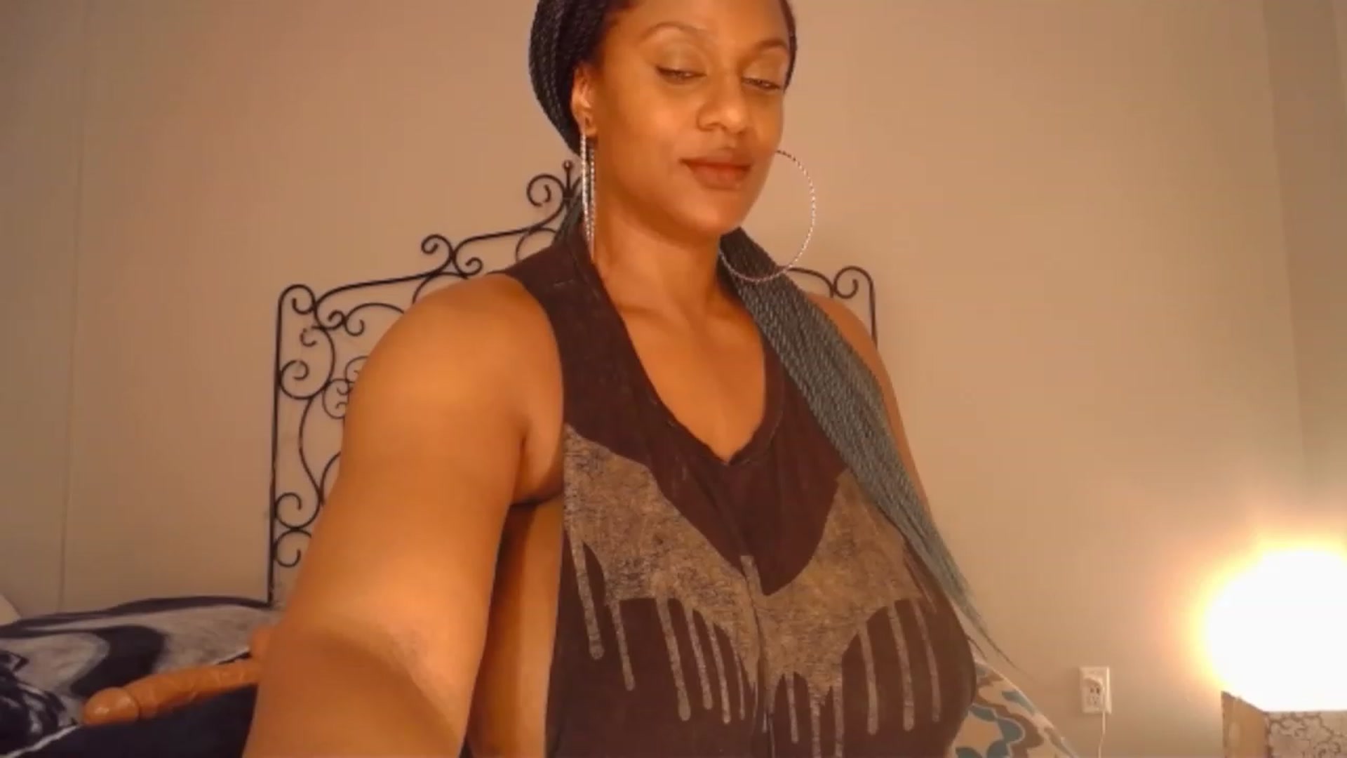 Gallery image thumbnail from TheIconicGirl's myfreecams stream on, 11/14/2022, 13:50 image 14 of 20