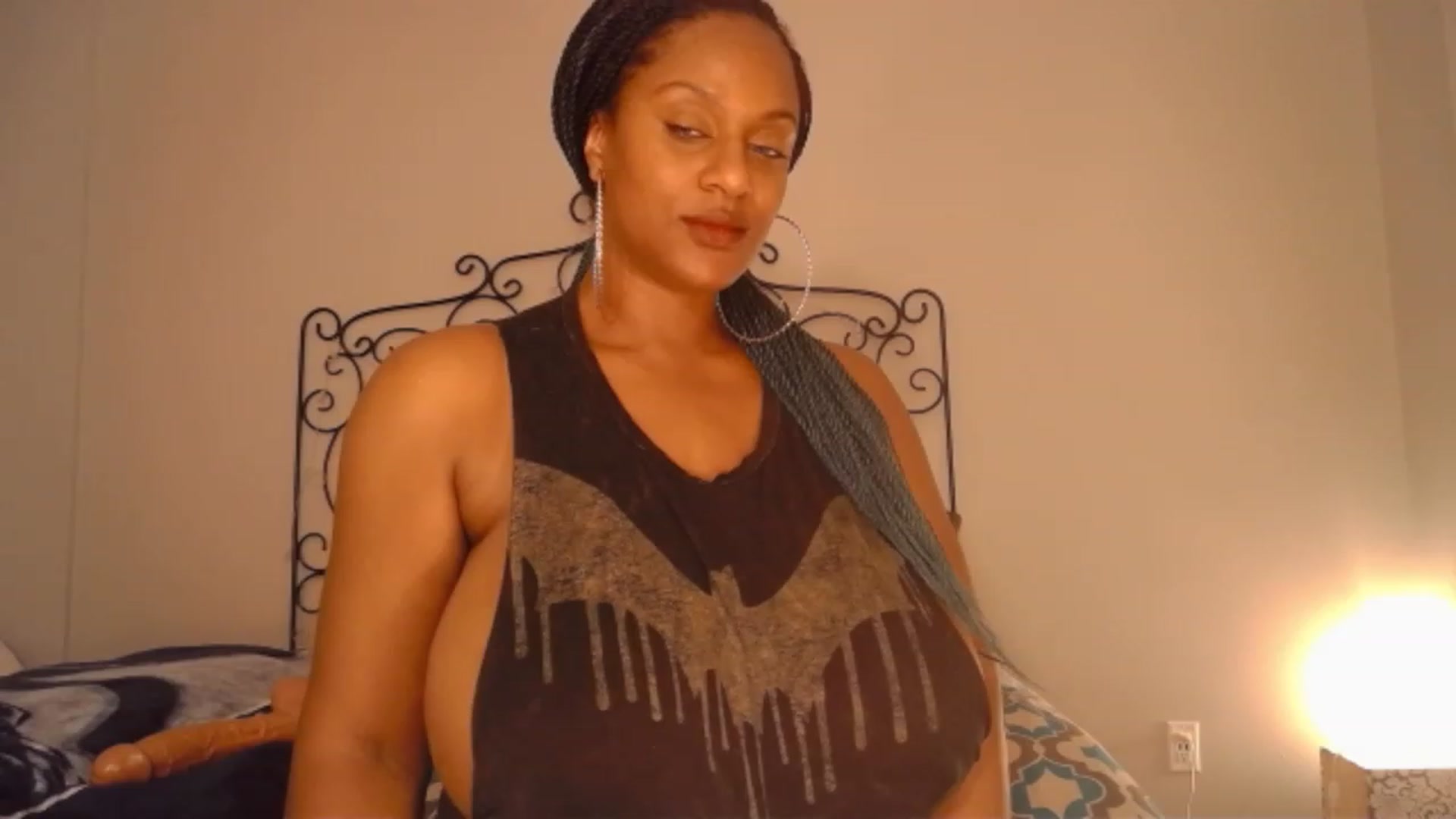 Gallery image thumbnail from TheIconicGirl's myfreecams stream on, 11/14/2022, 13:50 image 13 of 20
