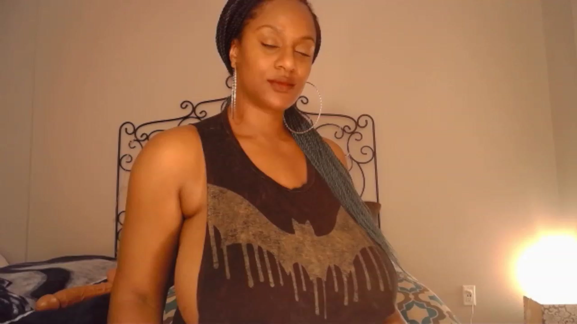 Gallery image thumbnail from TheIconicGirl's myfreecams stream on, 11/14/2022, 13:50 image 17 of 20