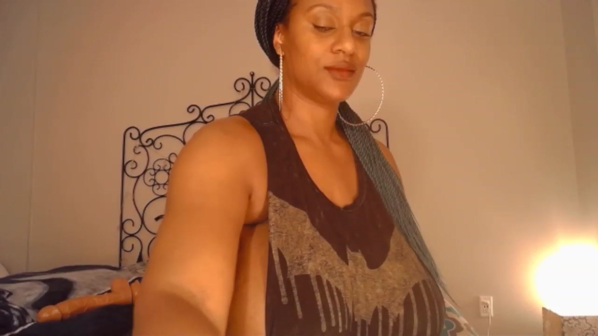 Gallery image thumbnail from TheIconicGirl's myfreecams stream on, 11/14/2022, 13:50 image 12 of 20