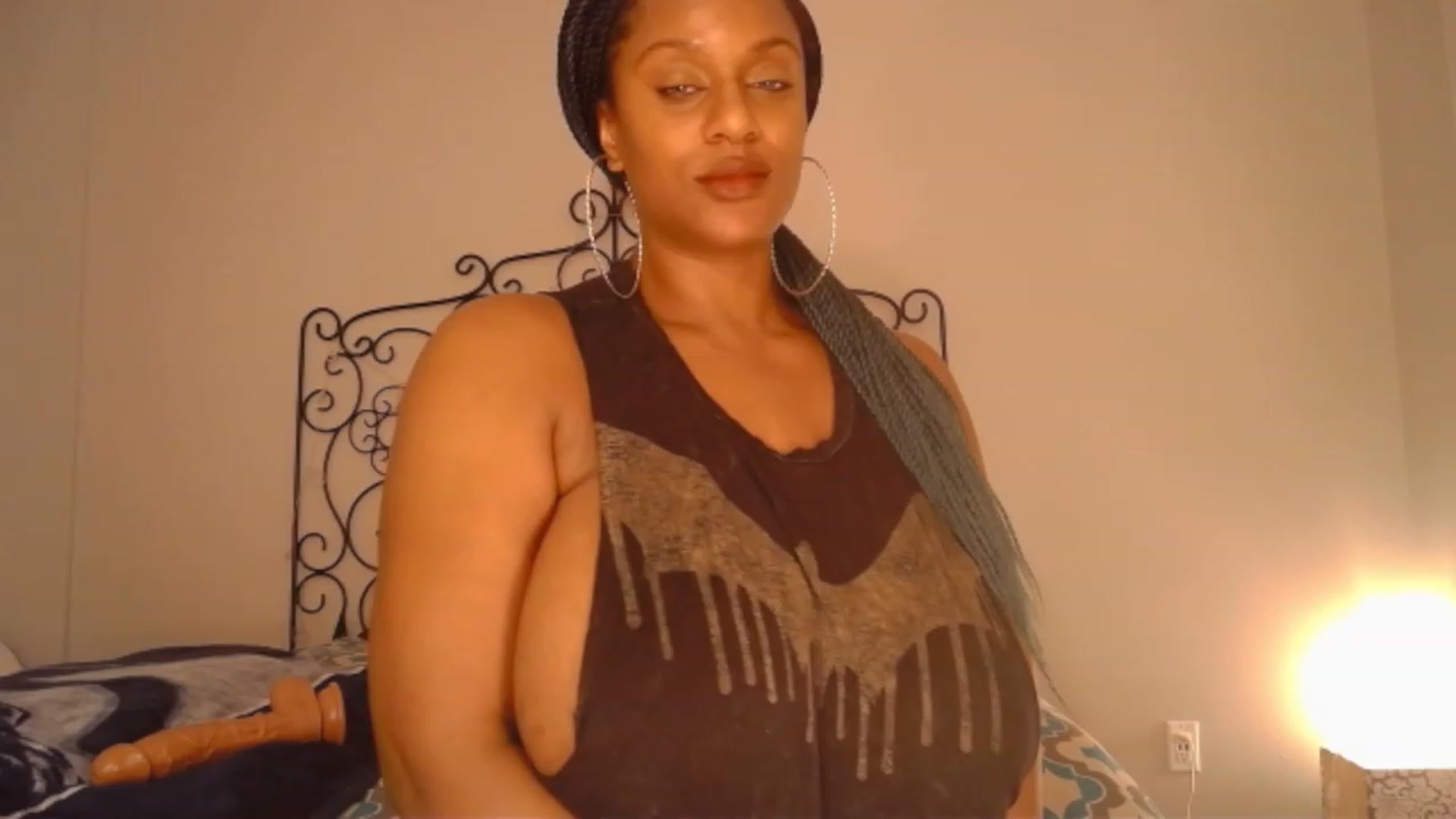 Gallery image thumbnail from TheIconicGirl's myfreecams stream on, 11/14/2022, 13:50 image 5 of 20
