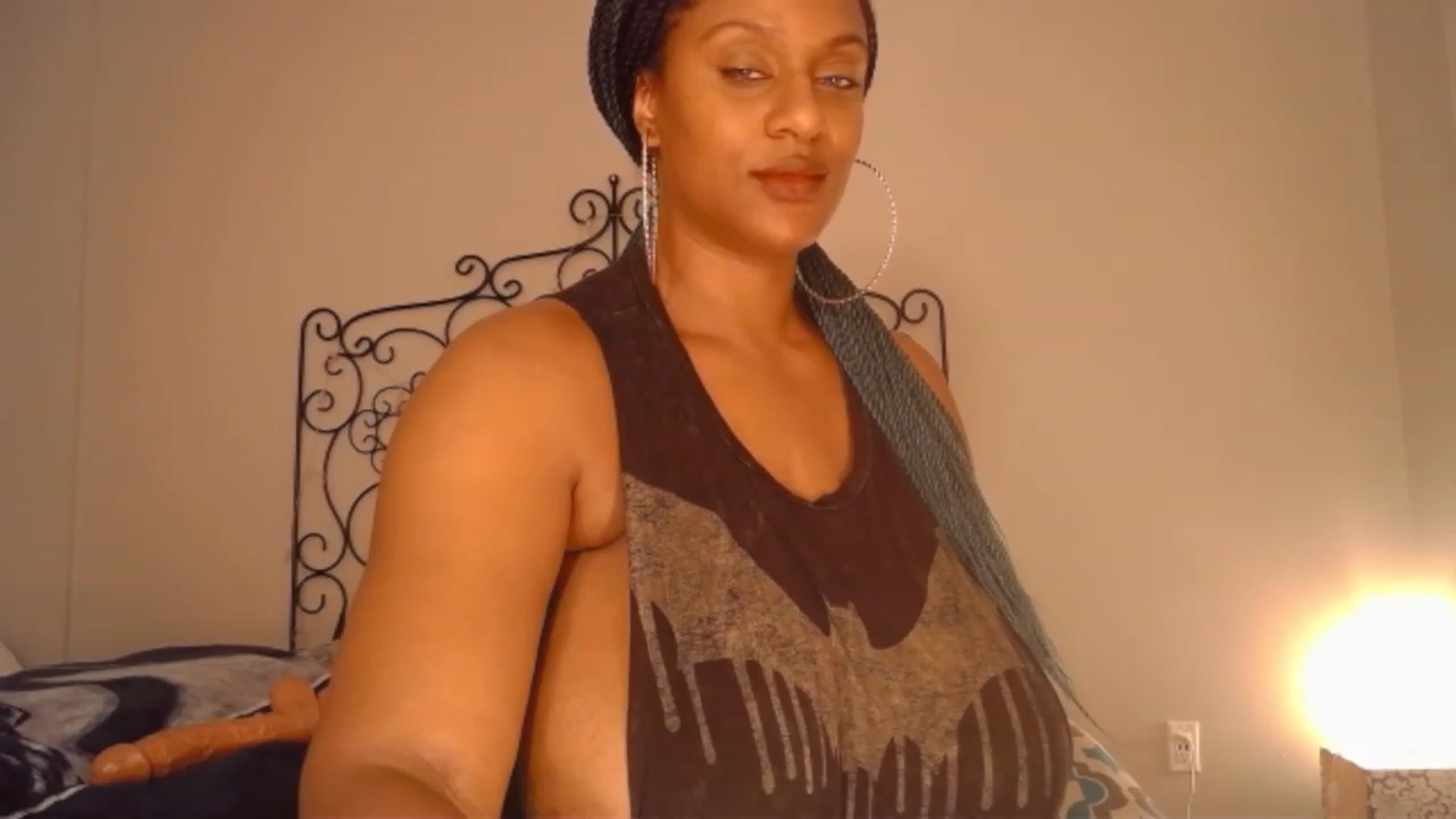 Gallery image thumbnail from TheIconicGirl's myfreecams stream on, 11/14/2022, 13:50 image 10 of 20