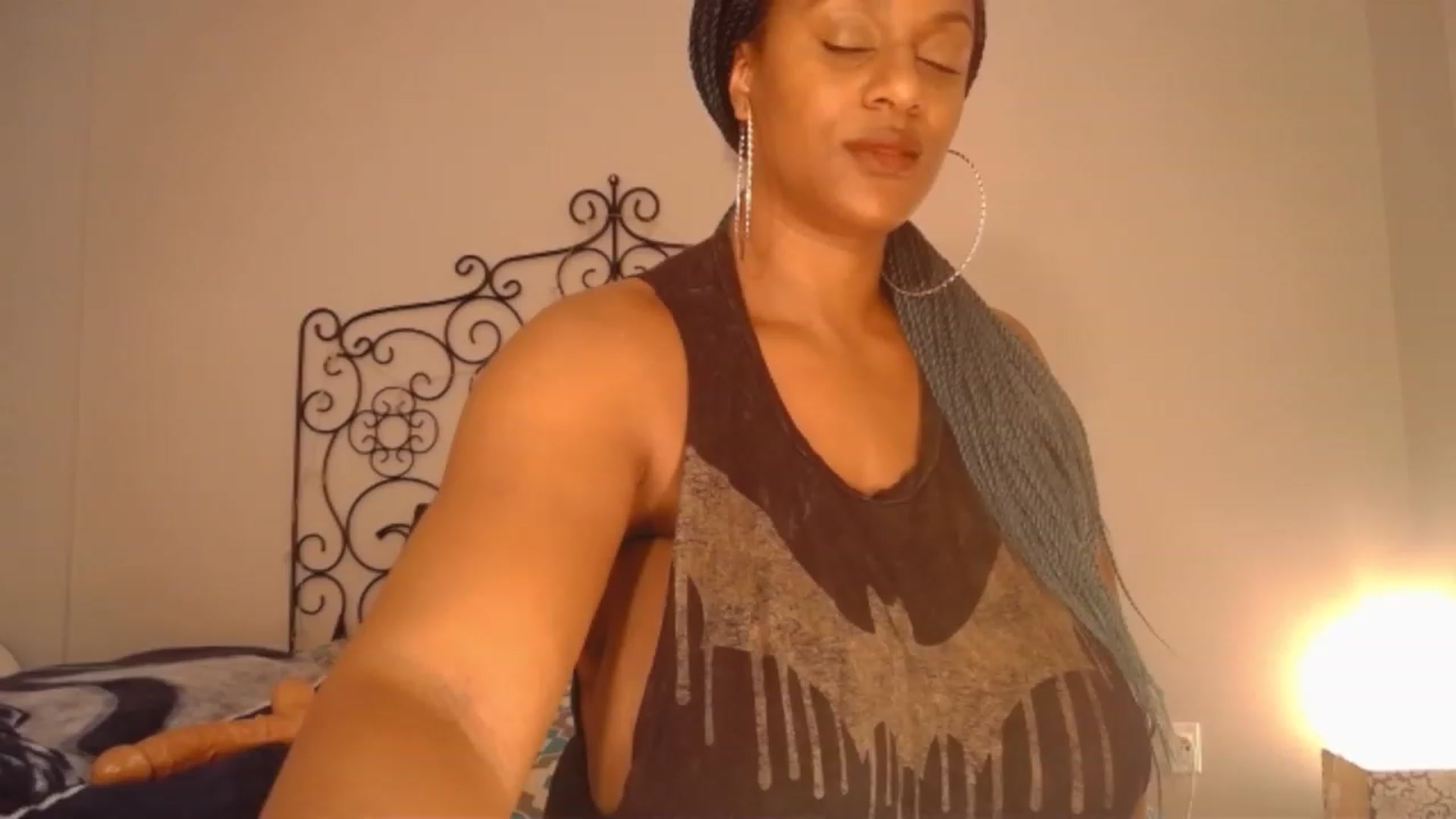 Gallery image thumbnail from TheIconicGirl's myfreecams stream on, 11/14/2022, 14:25 image 19 of 20