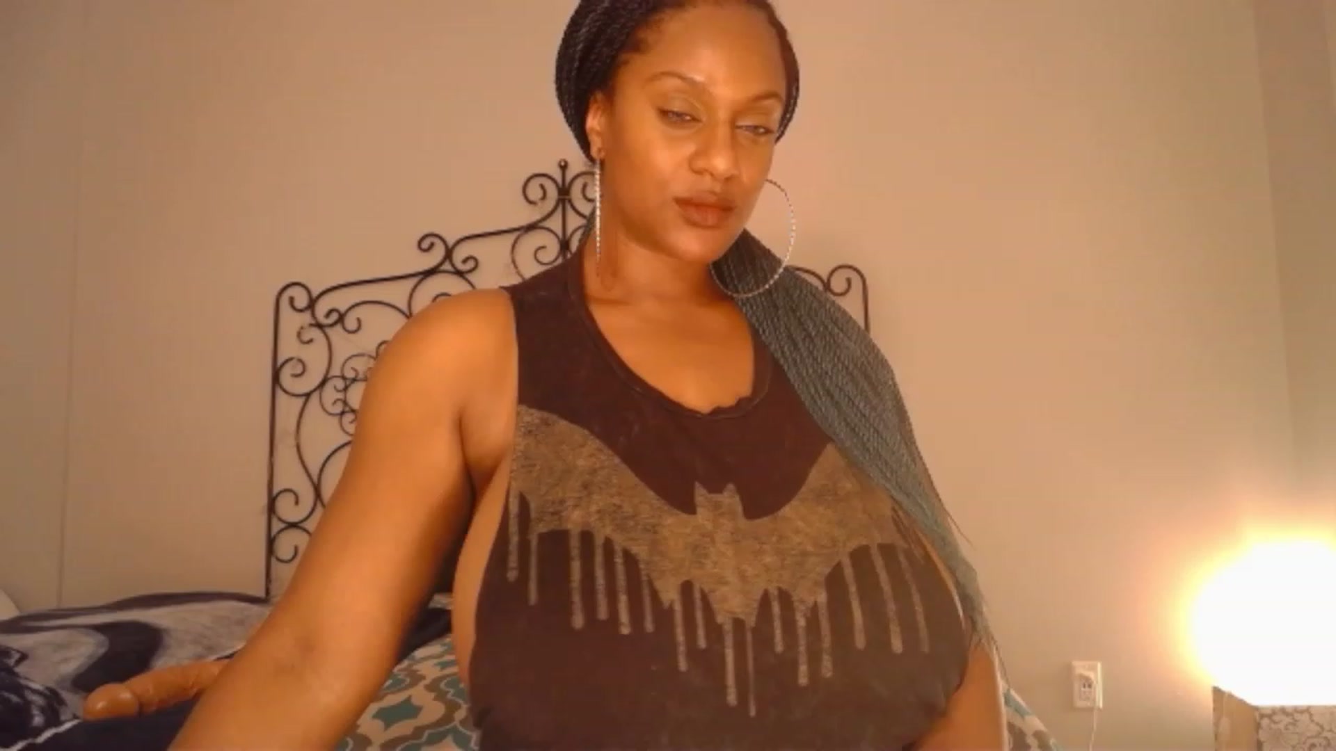 Gallery image thumbnail from TheIconicGirl's myfreecams stream on, 11/14/2022, 14:25 image 15 of 20