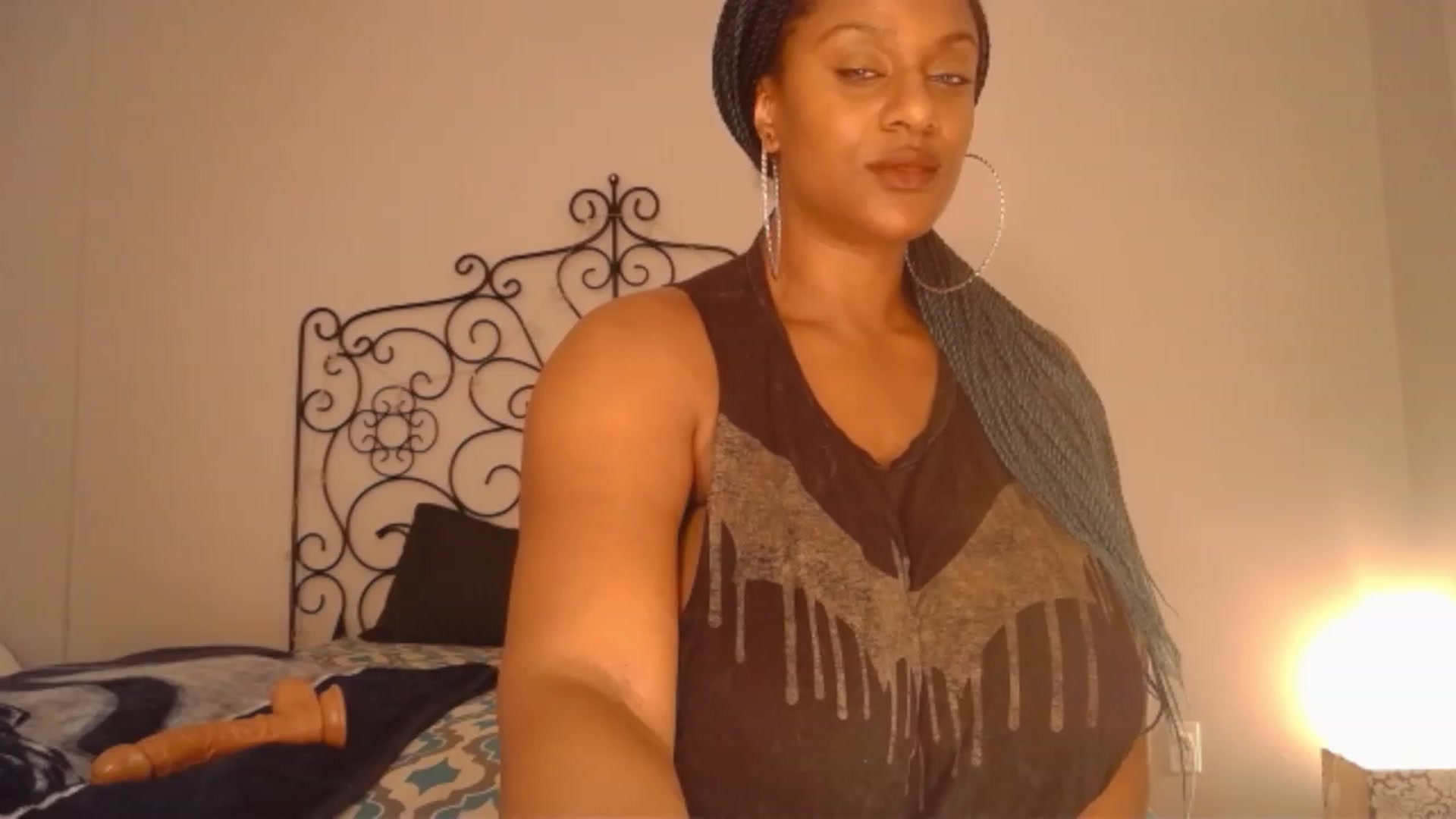 Gallery image thumbnail from TheIconicGirl's myfreecams stream on, 11/14/2022, 14:25 image 16 of 20