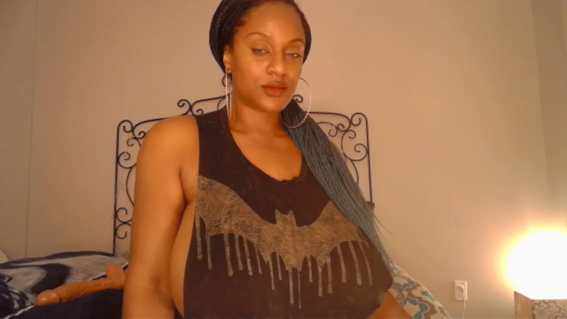 Gallery image thumbnail from TheIconicGirl's myfreecams stream on, 11/14/2022, 14:25 image 7 of 20