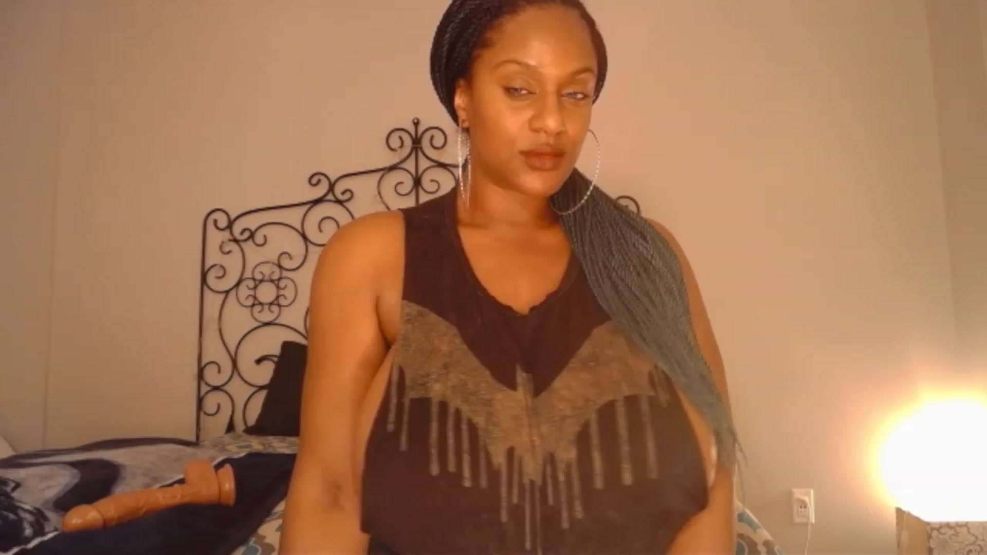 Gallery image thumbnail from TheIconicGirl's myfreecams stream on, 11/14/2022, 14:25 image 18 of 20