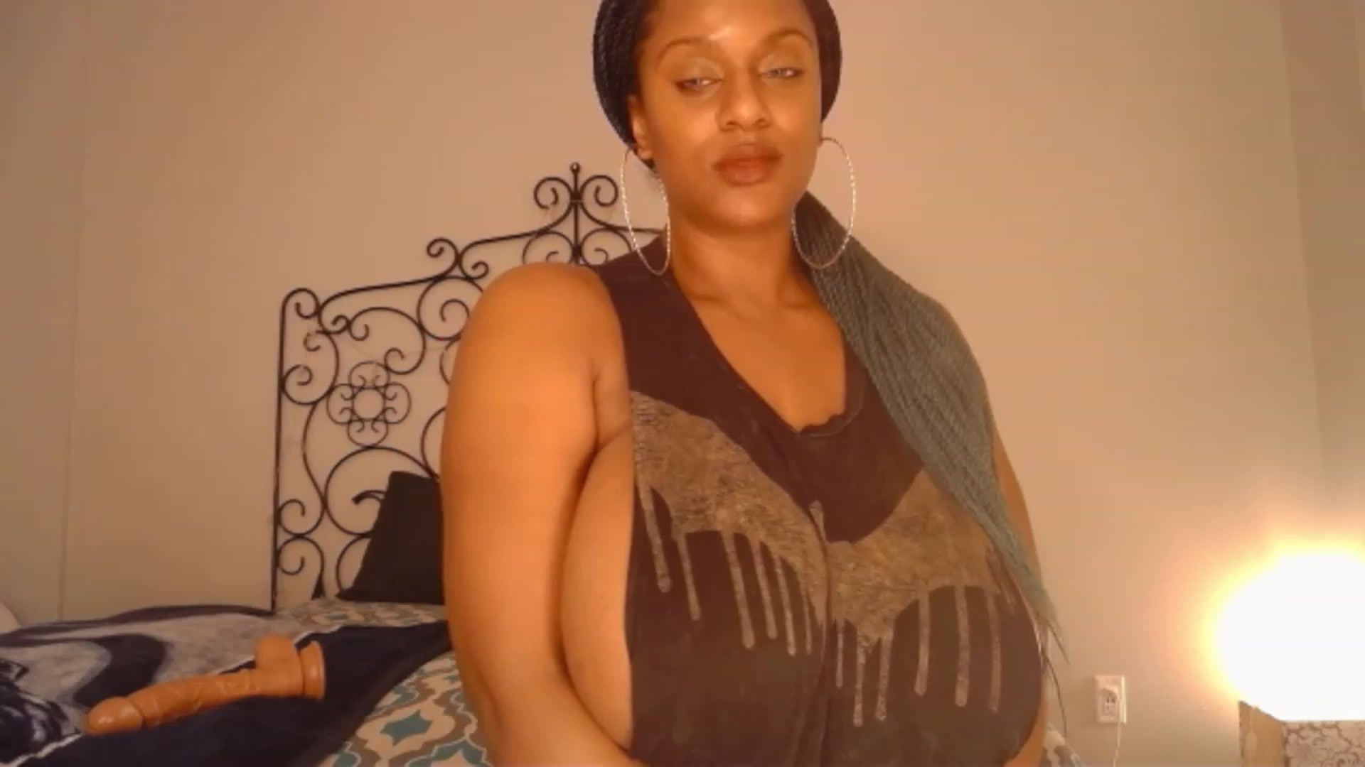 Gallery image thumbnail from TheIconicGirl's myfreecams stream on, 11/14/2022, 14:25 image 17 of 20