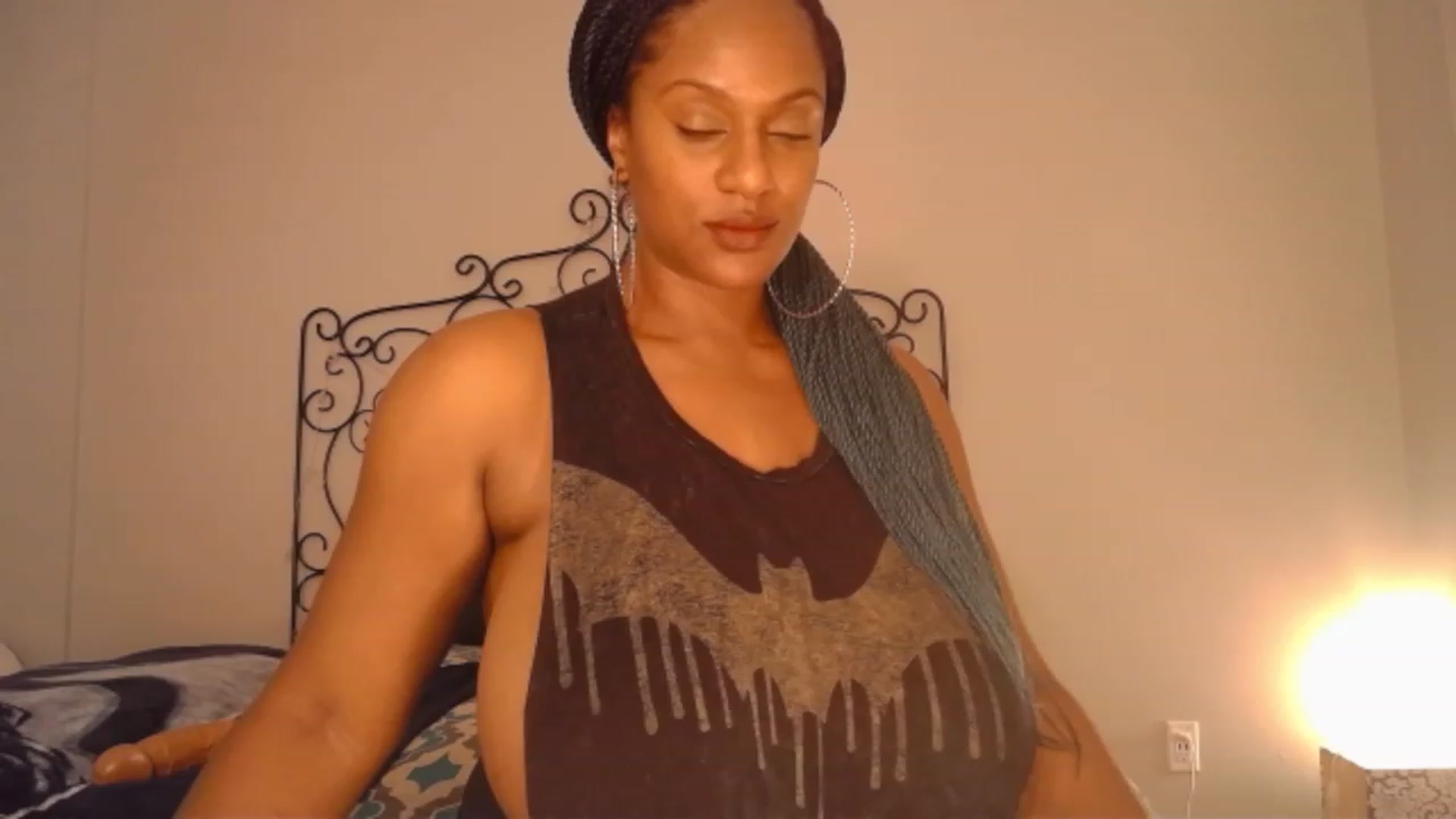 Gallery image thumbnail from TheIconicGirl's myfreecams stream on, 11/14/2022, 14:25 image 4 of 20