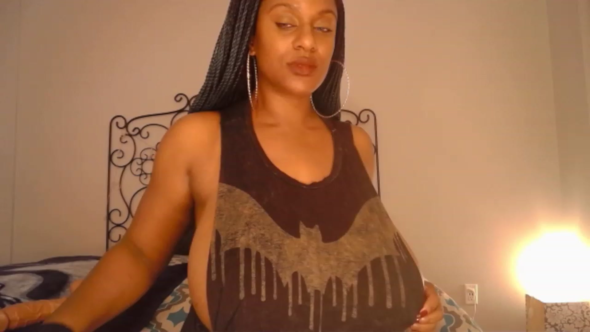 Gallery image thumbnail from TheIconicGirl's myfreecams stream on, 11/14/2022, 15:54 image 3 of 20