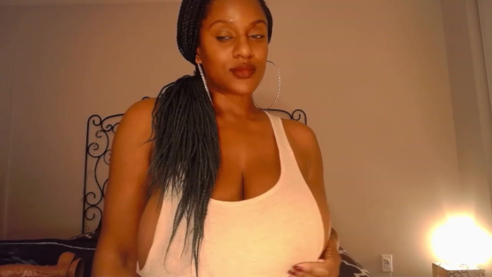 Gallery image thumbnail from TheIconicGirl's myfreecams stream on, 11/15/2022, 17:53 image 6 of 20