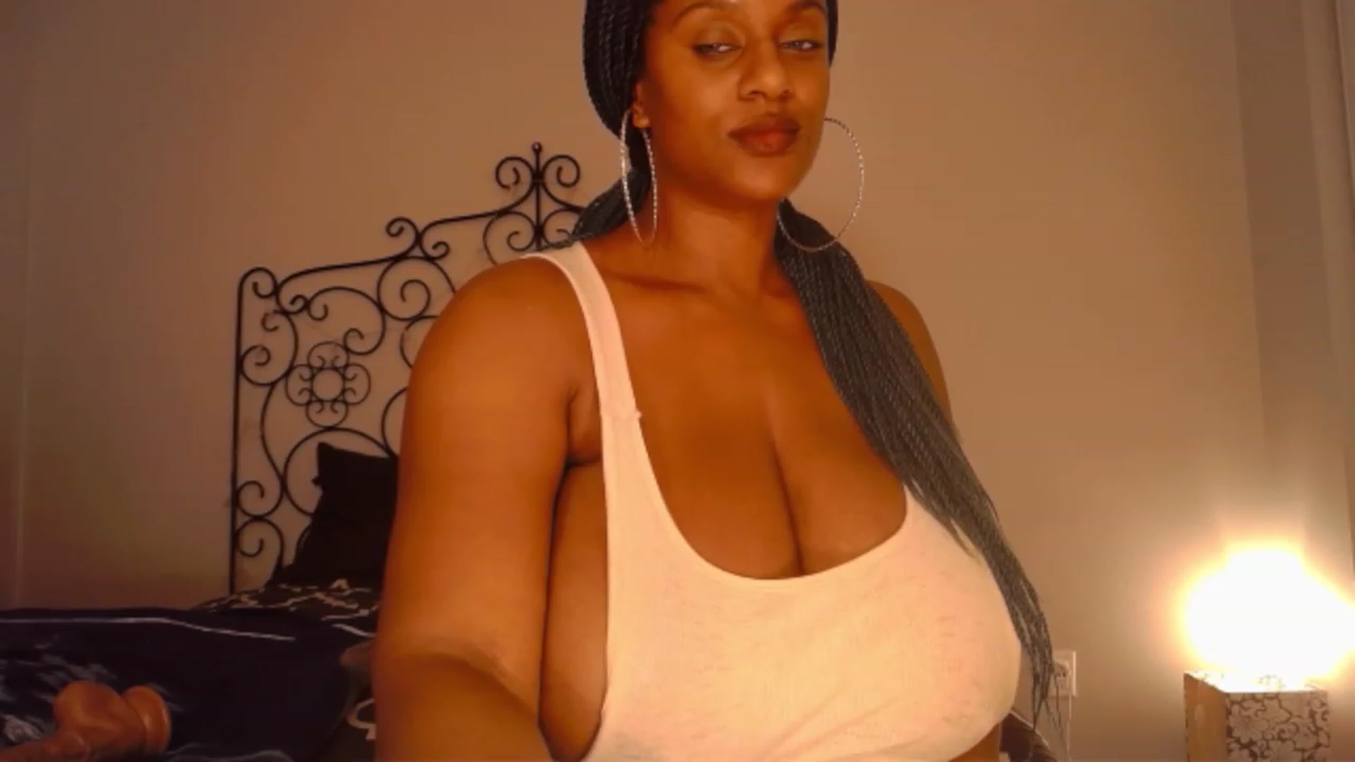 Gallery image thumbnail from TheIconicGirl's myfreecams stream on, 11/15/2022, 17:53 image 20 of 20