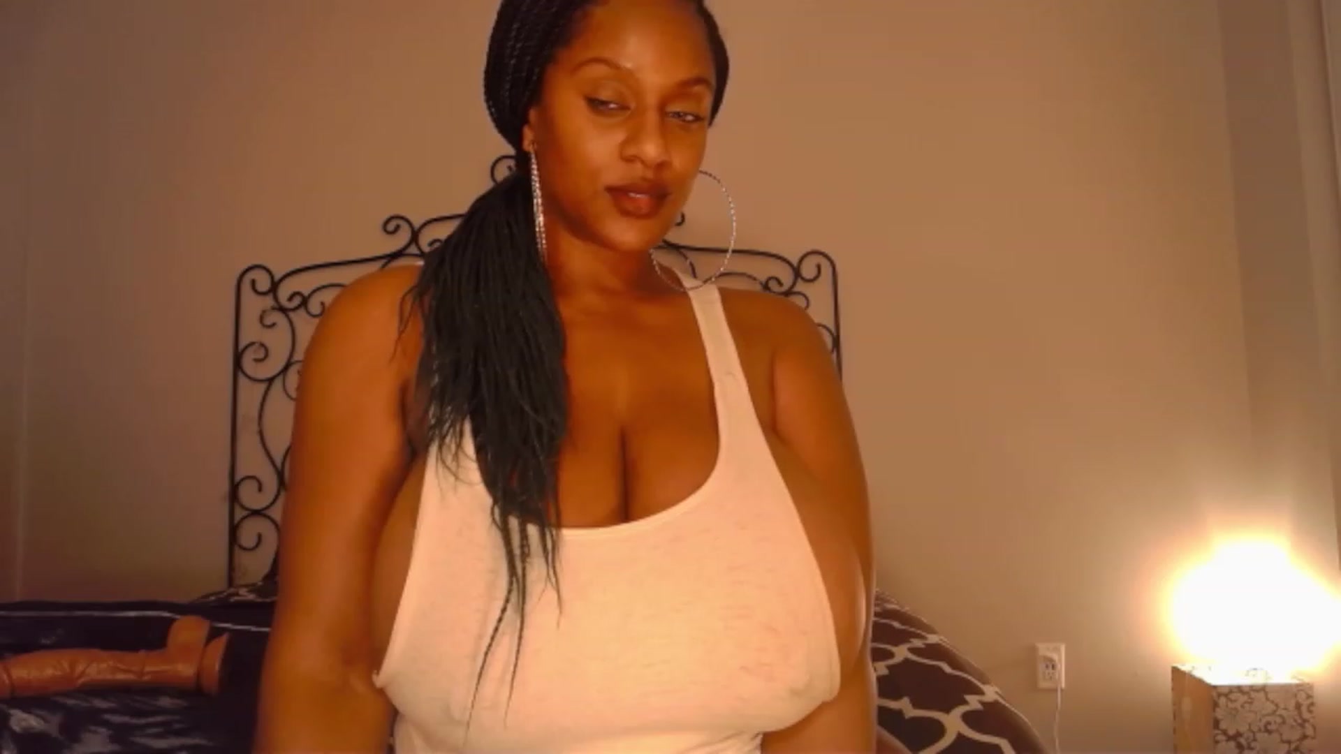 Gallery image thumbnail from TheIconicGirl's myfreecams stream on, 11/15/2022, 18:41 image 8 of 20