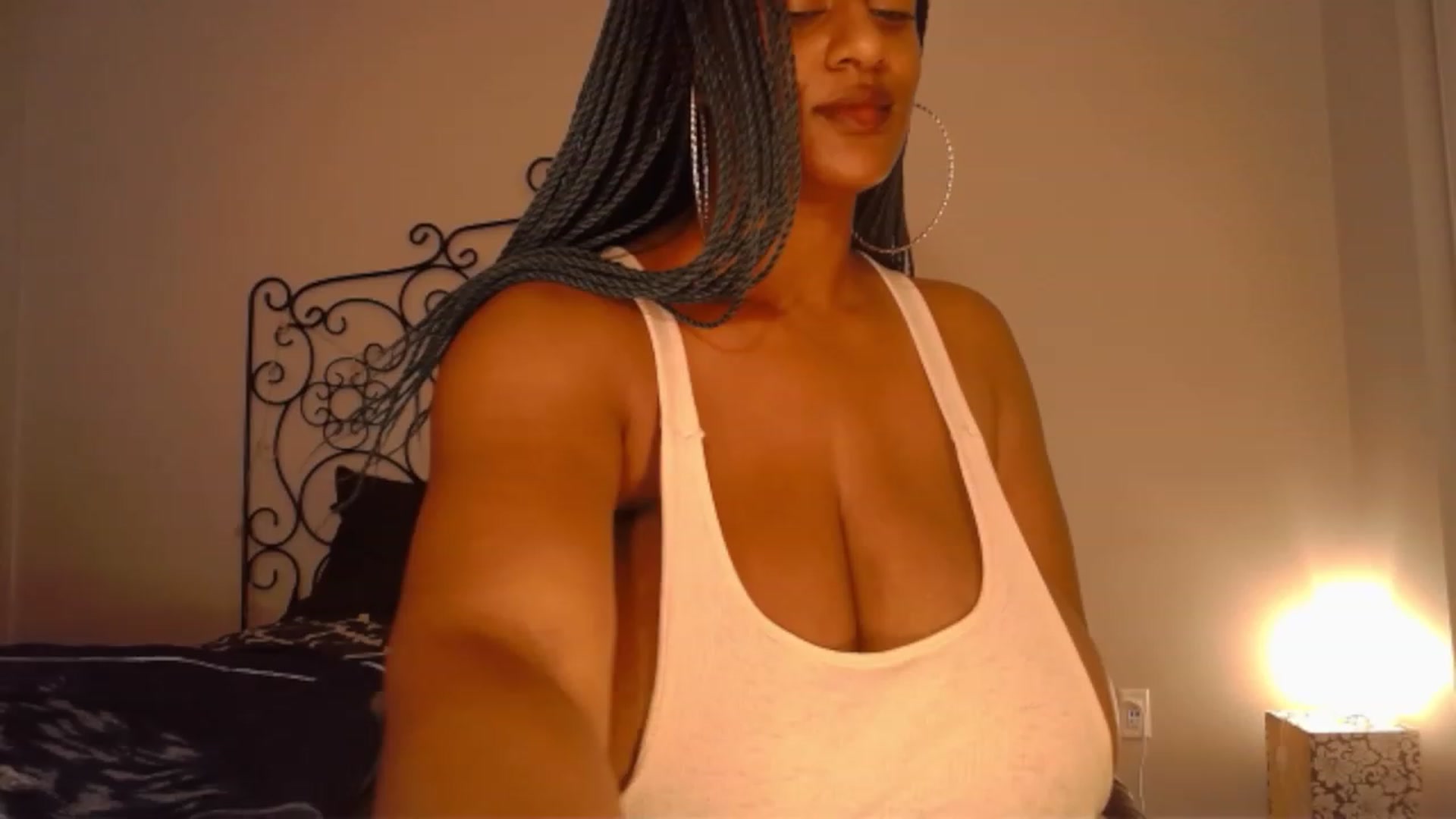 Gallery image thumbnail from TheIconicGirl's myfreecams stream on, 11/15/2022, 19:41 image 13 of 20