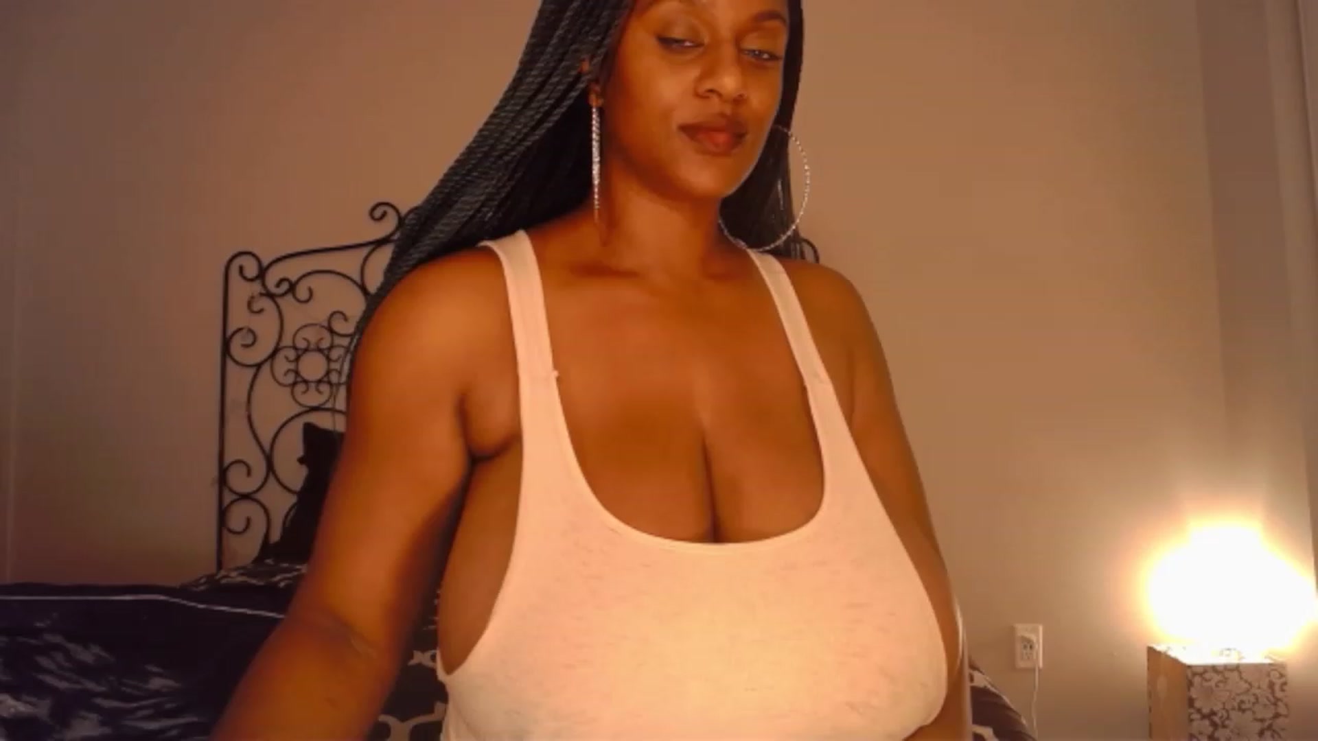 Gallery image thumbnail from TheIconicGirl's myfreecams stream on, 11/15/2022, 19:41 image 2 of 20