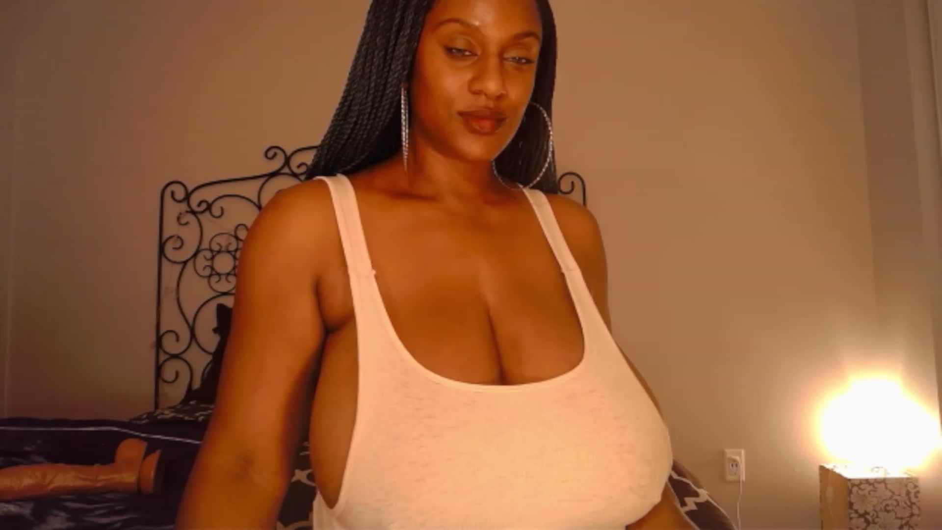 Gallery image thumbnail from TheIconicGirl's myfreecams stream on, 11/15/2022, 20:22 image 1 of 20