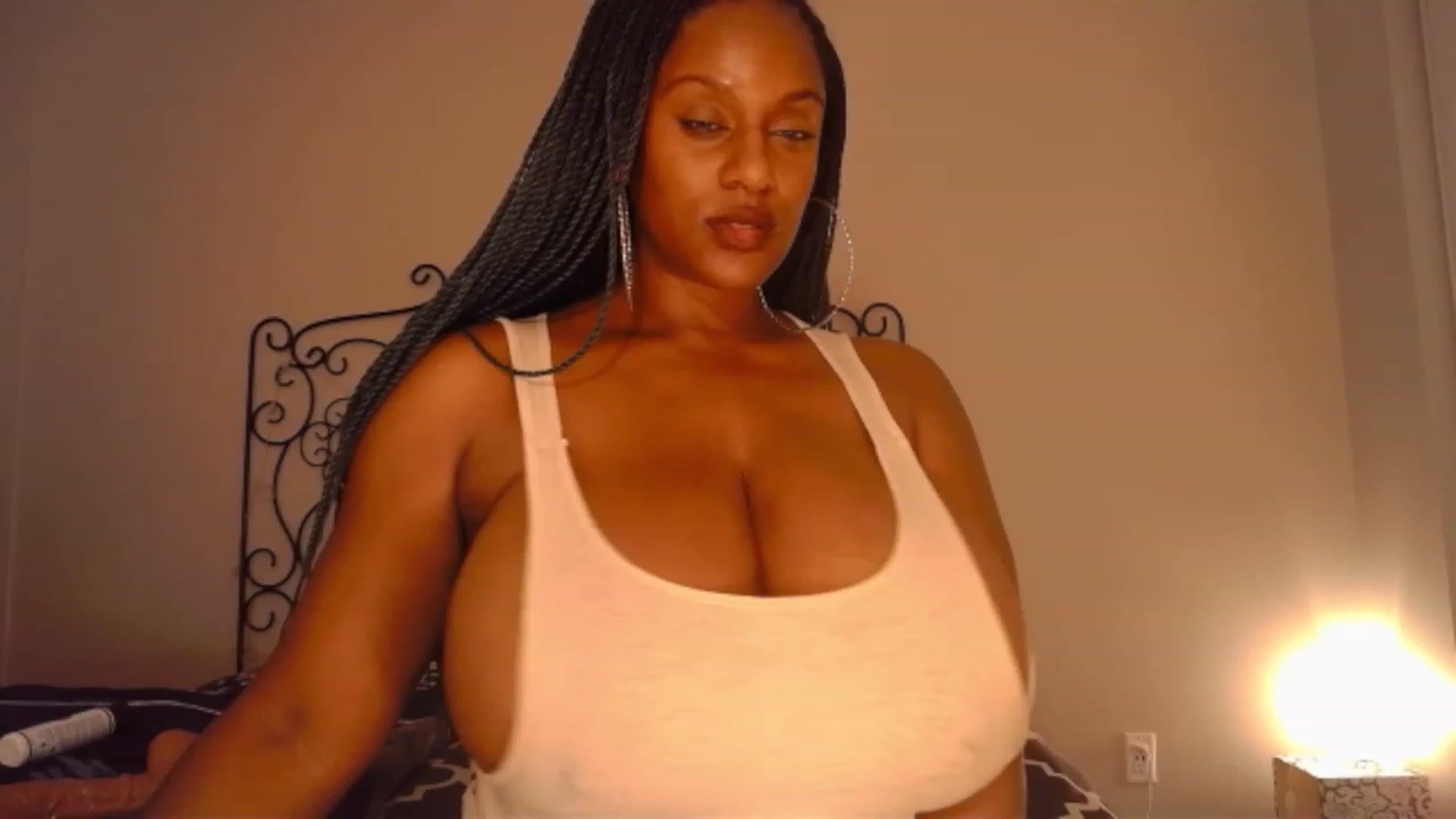 Gallery image thumbnail from TheIconicGirl's myfreecams stream on, 11/15/2022, 20:22 image 20 of 20